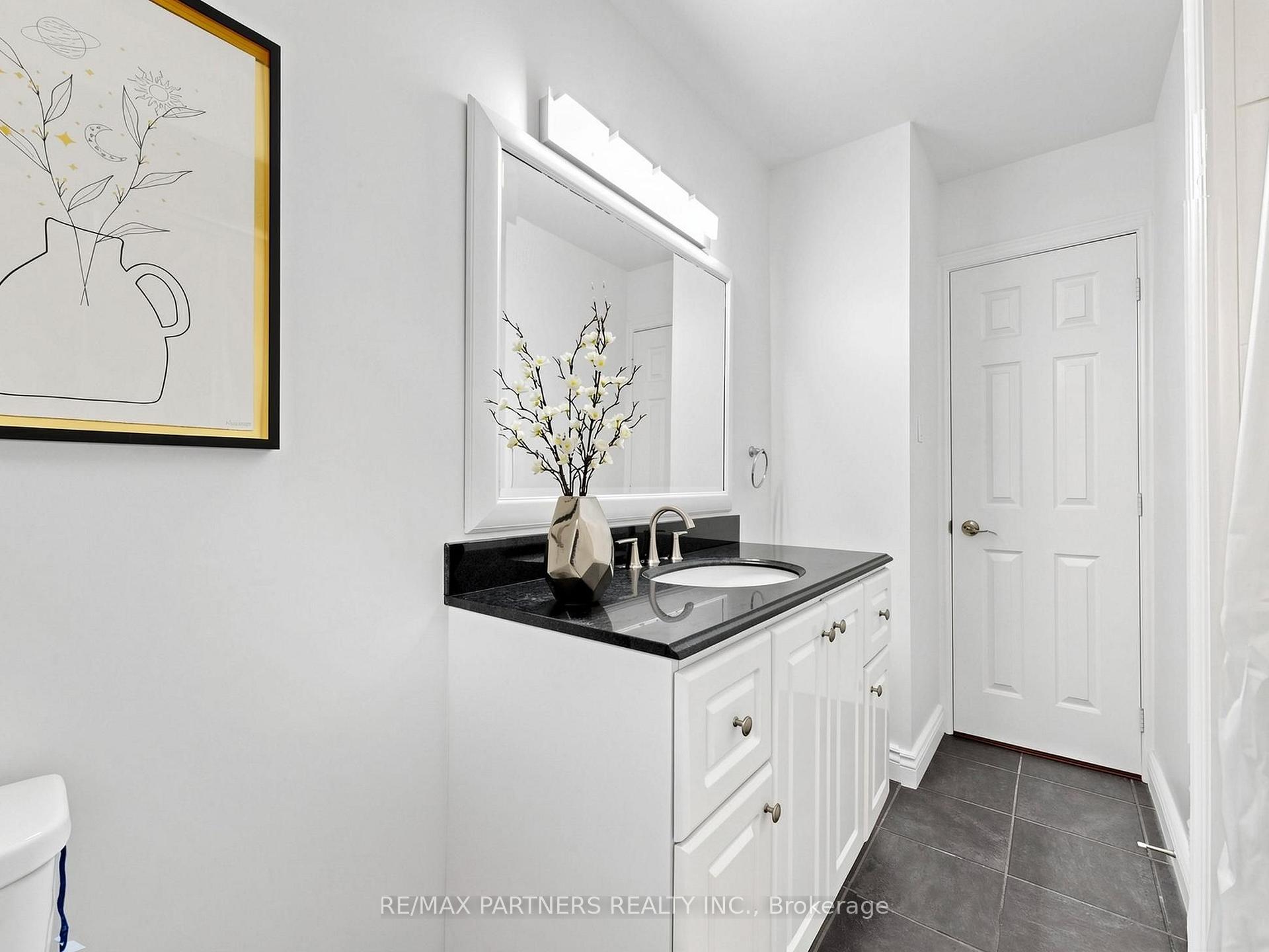 Photo 25 of 35 Culham Street, Oakville, College Park — HOMEH