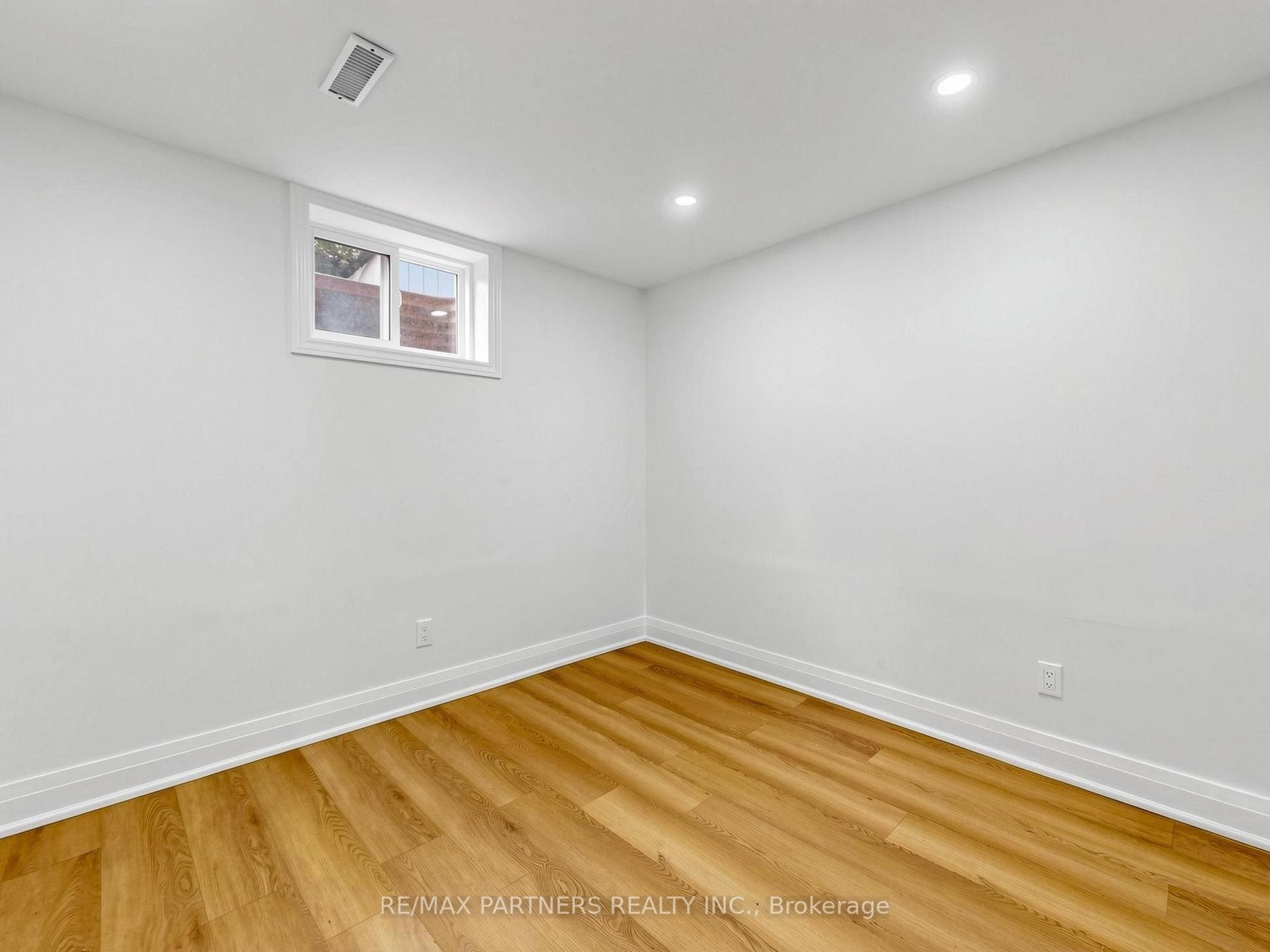 Photo 33 of 35 Culham Street, Oakville, College Park — HOMEH