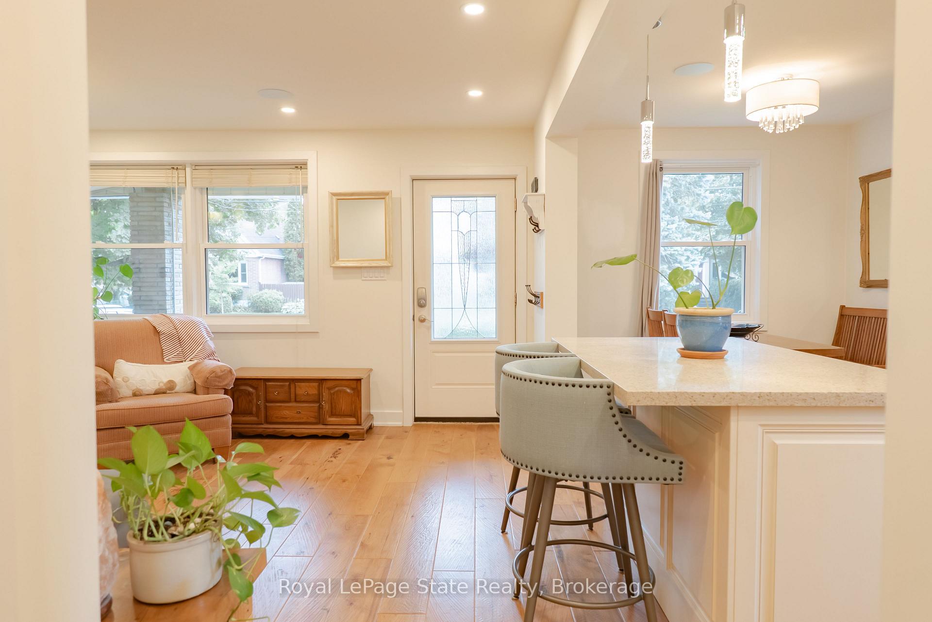 Photo 4 of 8 Cameron Avenue, Hamilton, Dundas — HOMEH