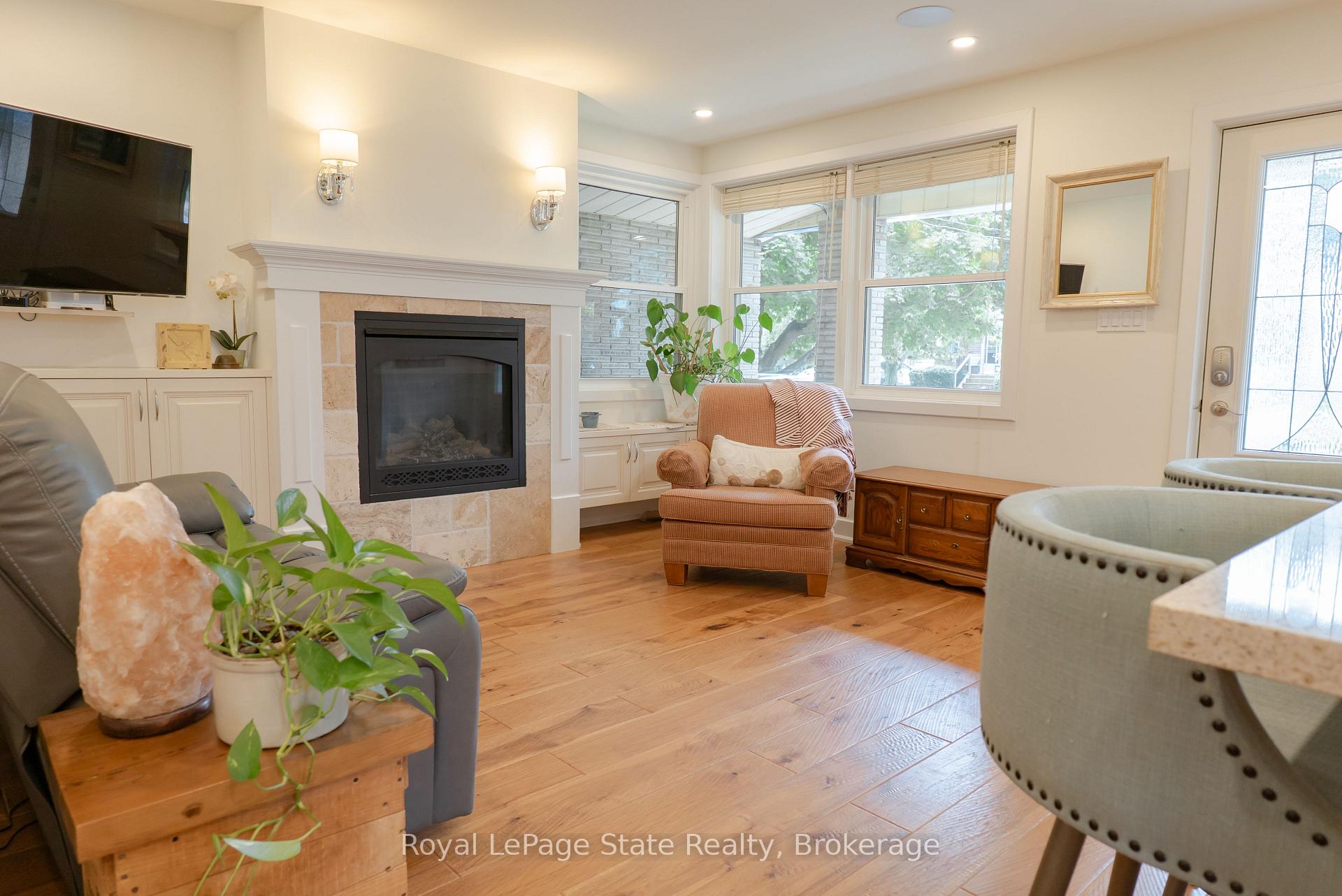 Photo 5 of 8 Cameron Avenue, Hamilton, Dundas — HOMEH