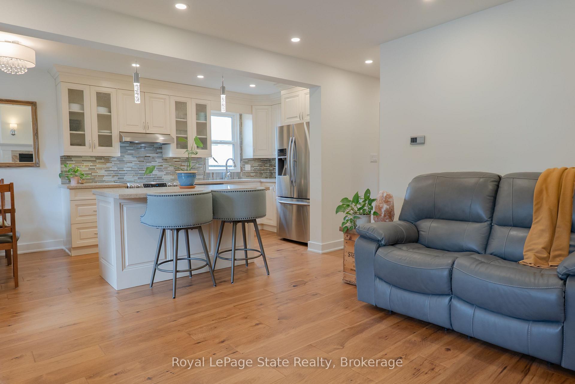 Photo 6 of 8 Cameron Avenue, Hamilton, Dundas — HOMEH