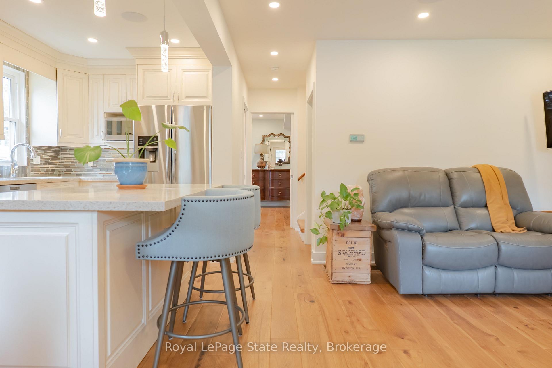 Photo 10 of 8 Cameron Avenue, Hamilton, Dundas — HOMEH