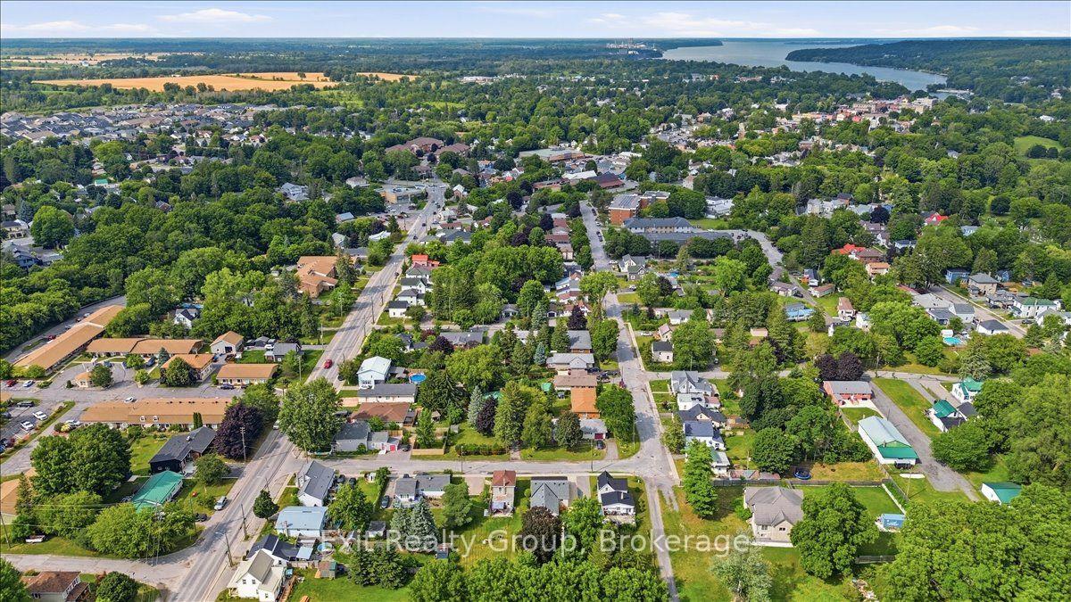 Photo 2 of 8 Albert Street, Prince Edward County, Picton Ward — HOMEH