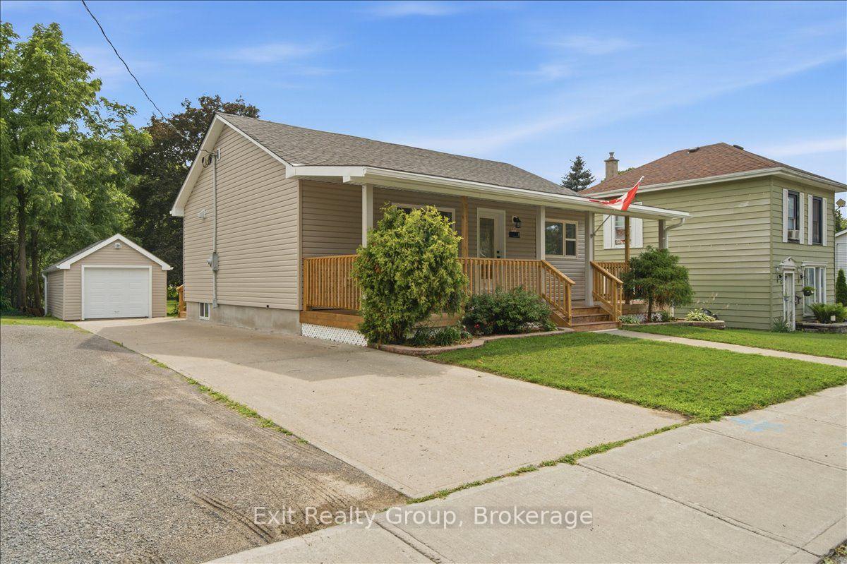 Photo 3 of 8 Albert Street, Prince Edward County, Picton Ward — HOMEH