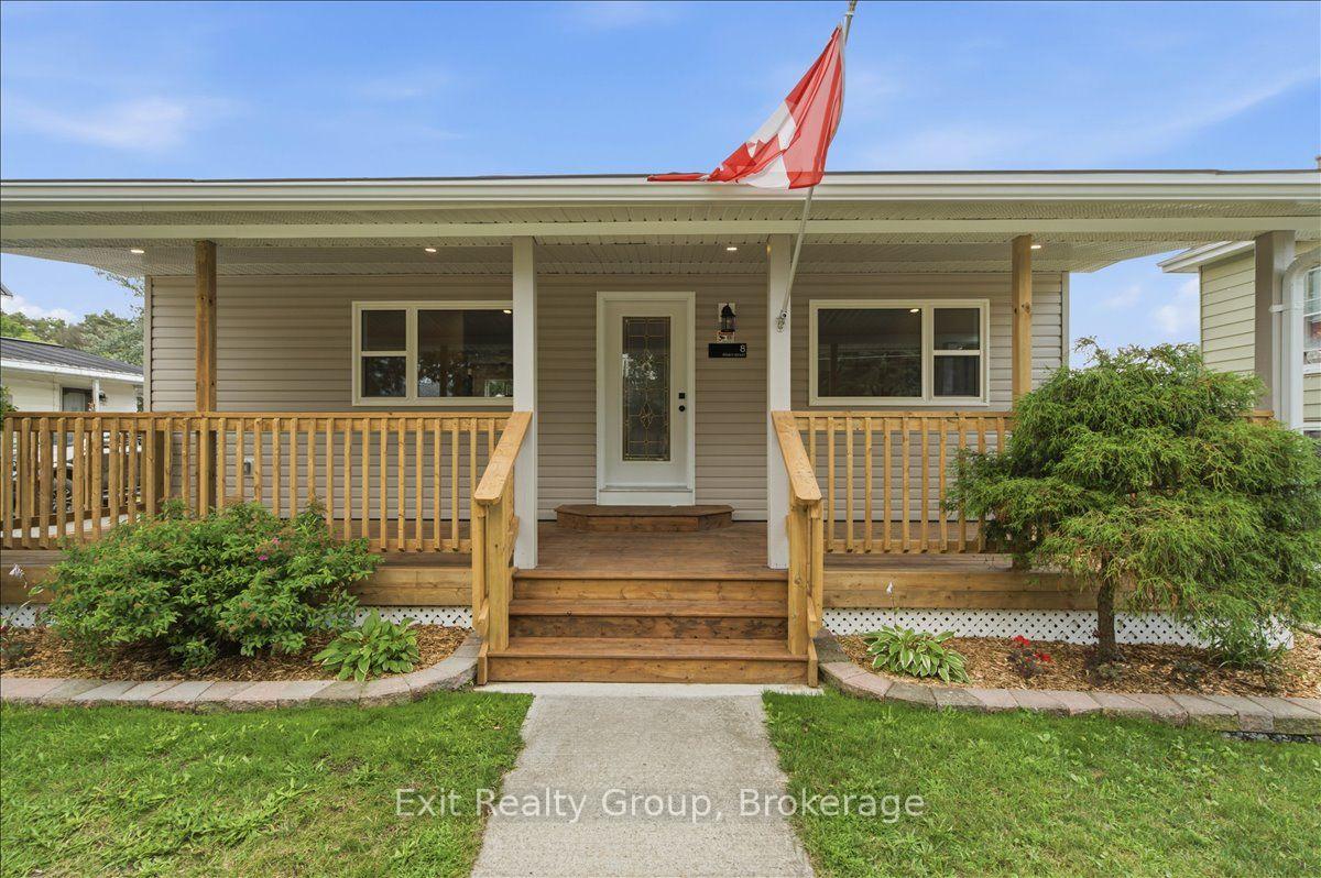 Photo 4 of 8 Albert Street, Prince Edward County, Picton Ward — HOMEH