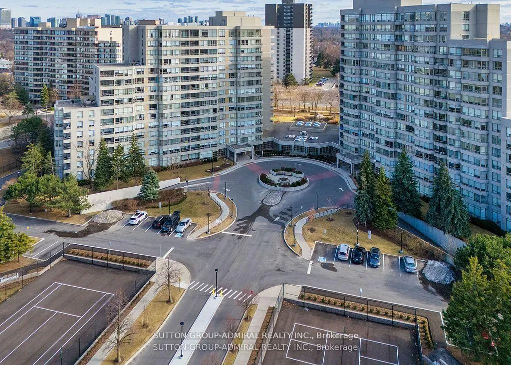 Photo 2 of Unit 602, 11 Townsgate Drive, Vaughan, Crestwood-Springfarm-Yorkhill — HOMEH
