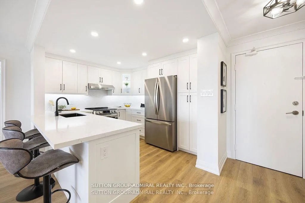 Photo 4 of Unit 602, 11 Townsgate Drive, Vaughan, Crestwood-Springfarm-Yorkhill — HOMEH