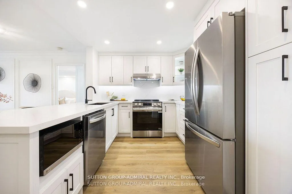 Photo 5 of Unit 602, 11 Townsgate Drive, Vaughan, Crestwood-Springfarm-Yorkhill — HOMEH