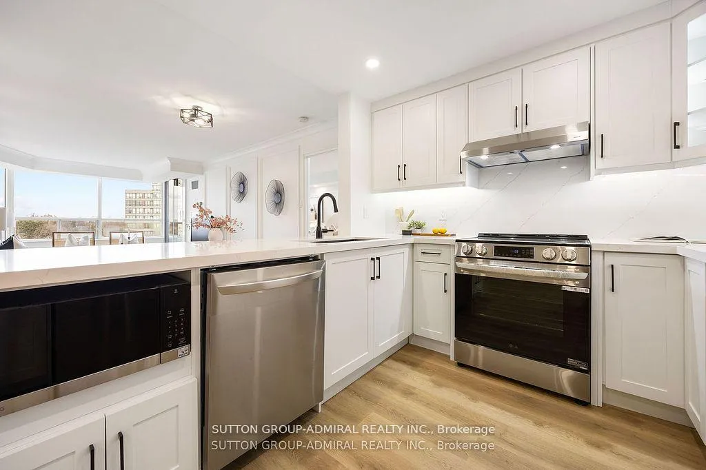 Photo 6 of Unit 602, 11 Townsgate Drive, Vaughan, Crestwood-Springfarm-Yorkhill — HOMEH