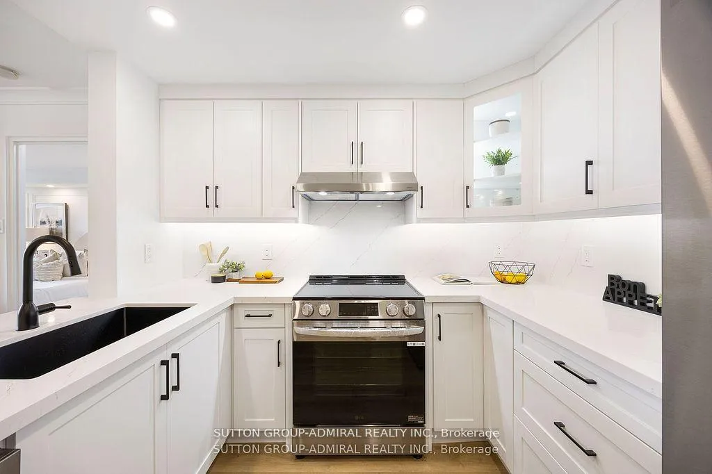 Photo 13 of Unit 602, 11 Townsgate Drive, Vaughan, Crestwood-Springfarm-Yorkhill — HOMEH