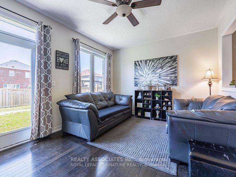 Photo 4 of 64 Pedwell Street, Clarington, Newcastle — HOMEH