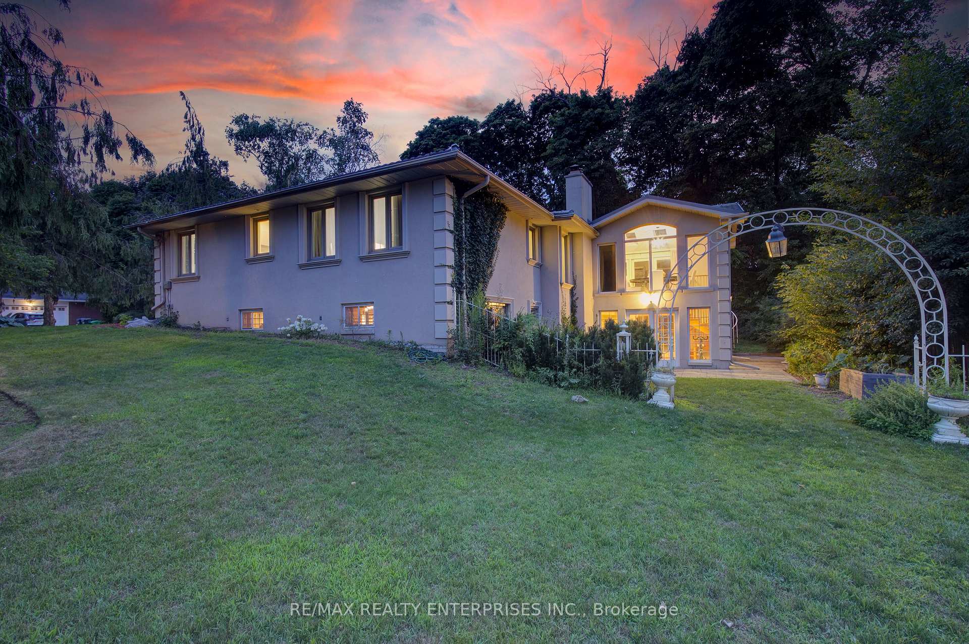 Photo 3 of 551 Cochise Crescent, Mississauga, Lorne Park — HOMEH