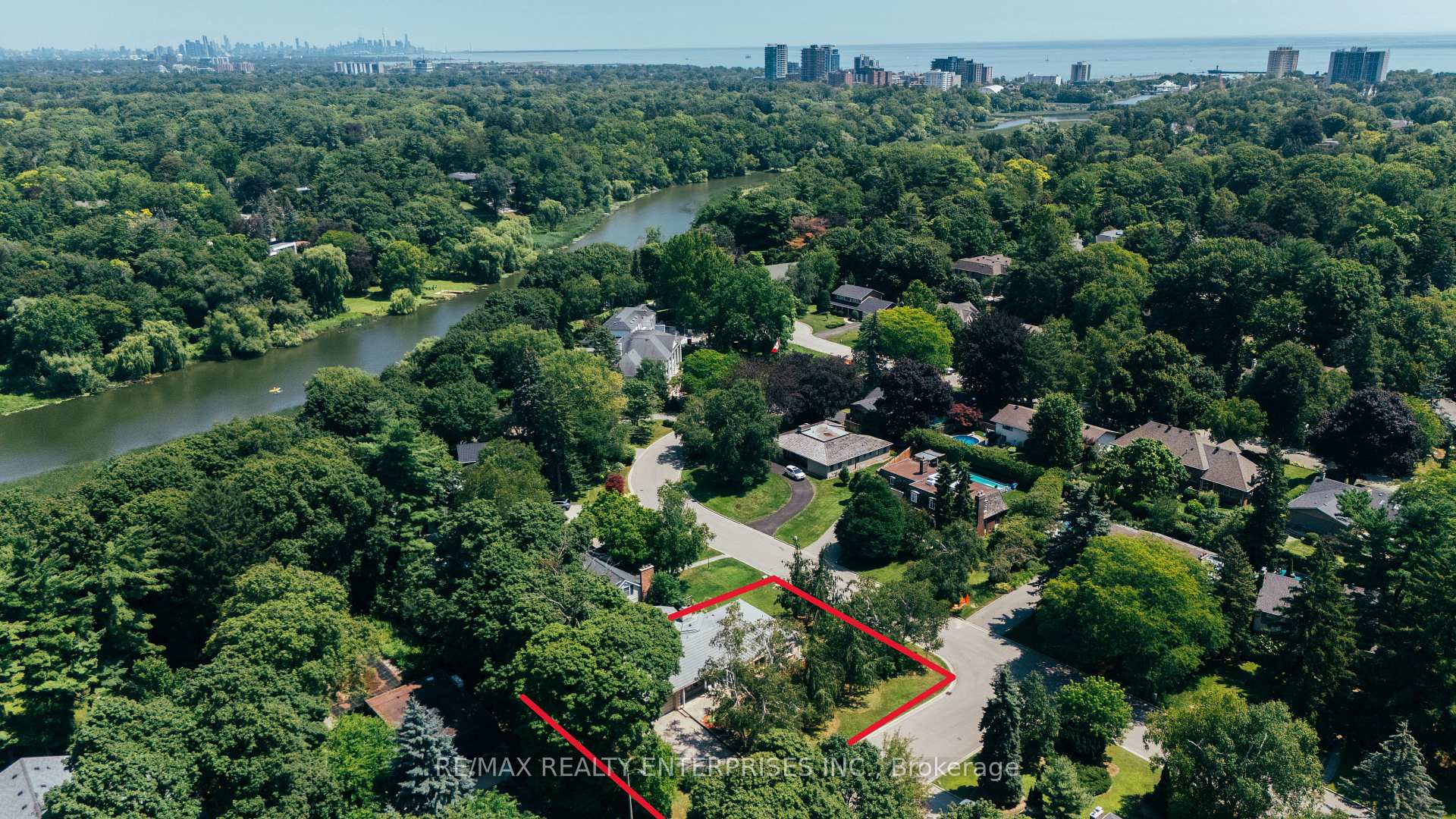 Photo 4 of 551 Cochise Crescent, Mississauga, Lorne Park — HOMEH