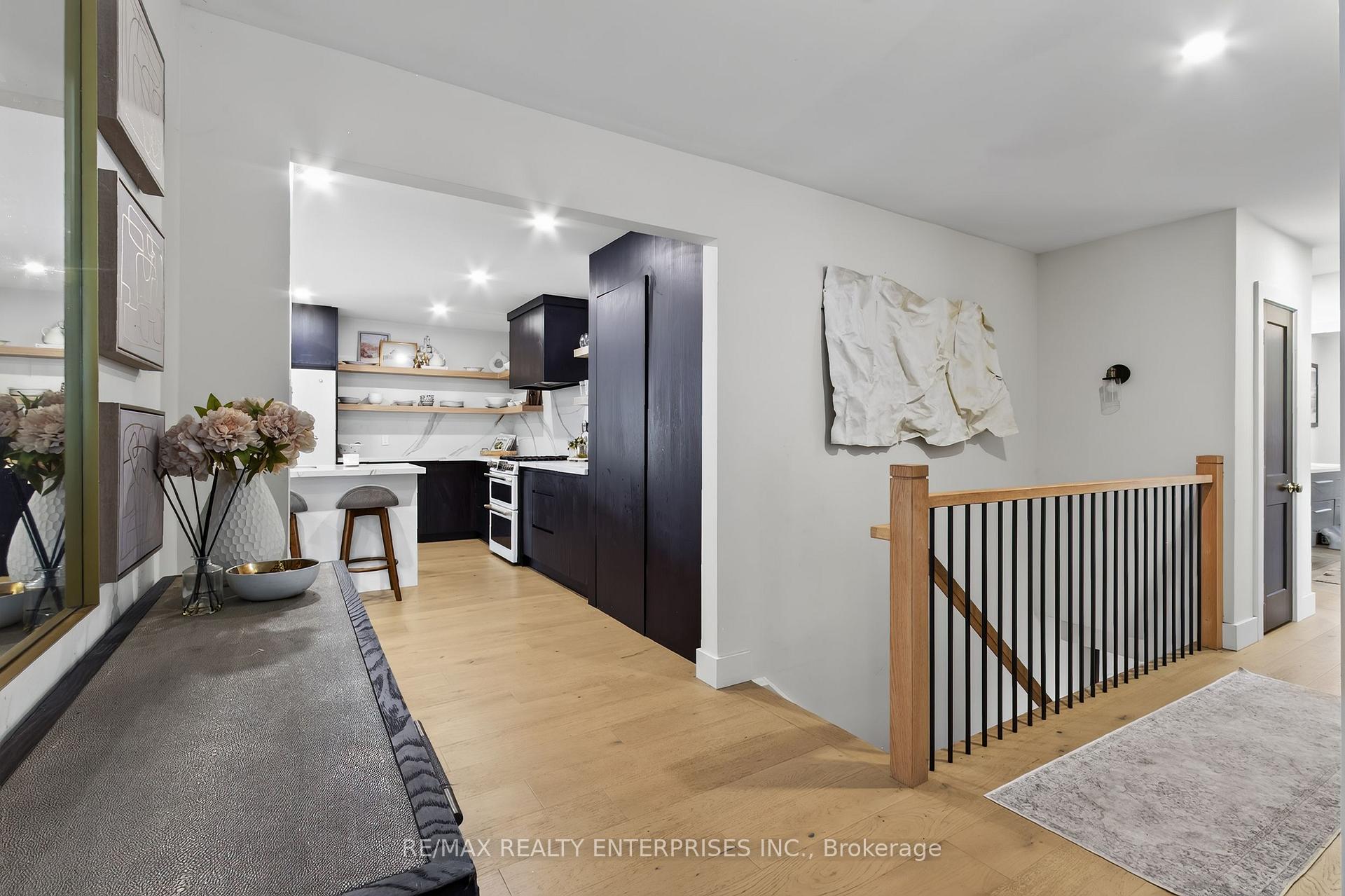 Photo 9 of 551 Cochise Crescent, Mississauga, Lorne Park — HOMEH