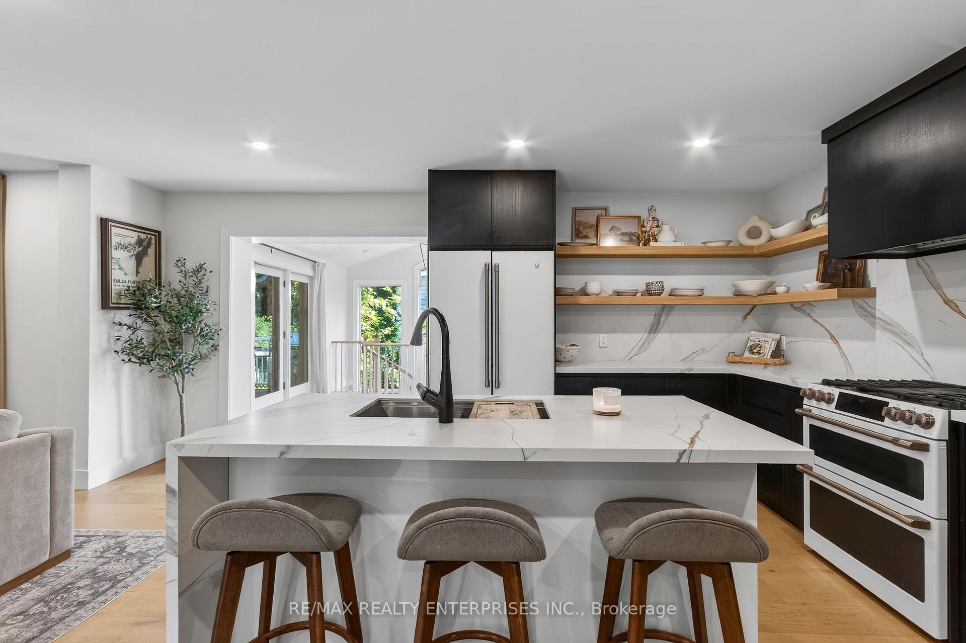 Photo 11 of 551 Cochise Crescent, Mississauga, Lorne Park — HOMEH