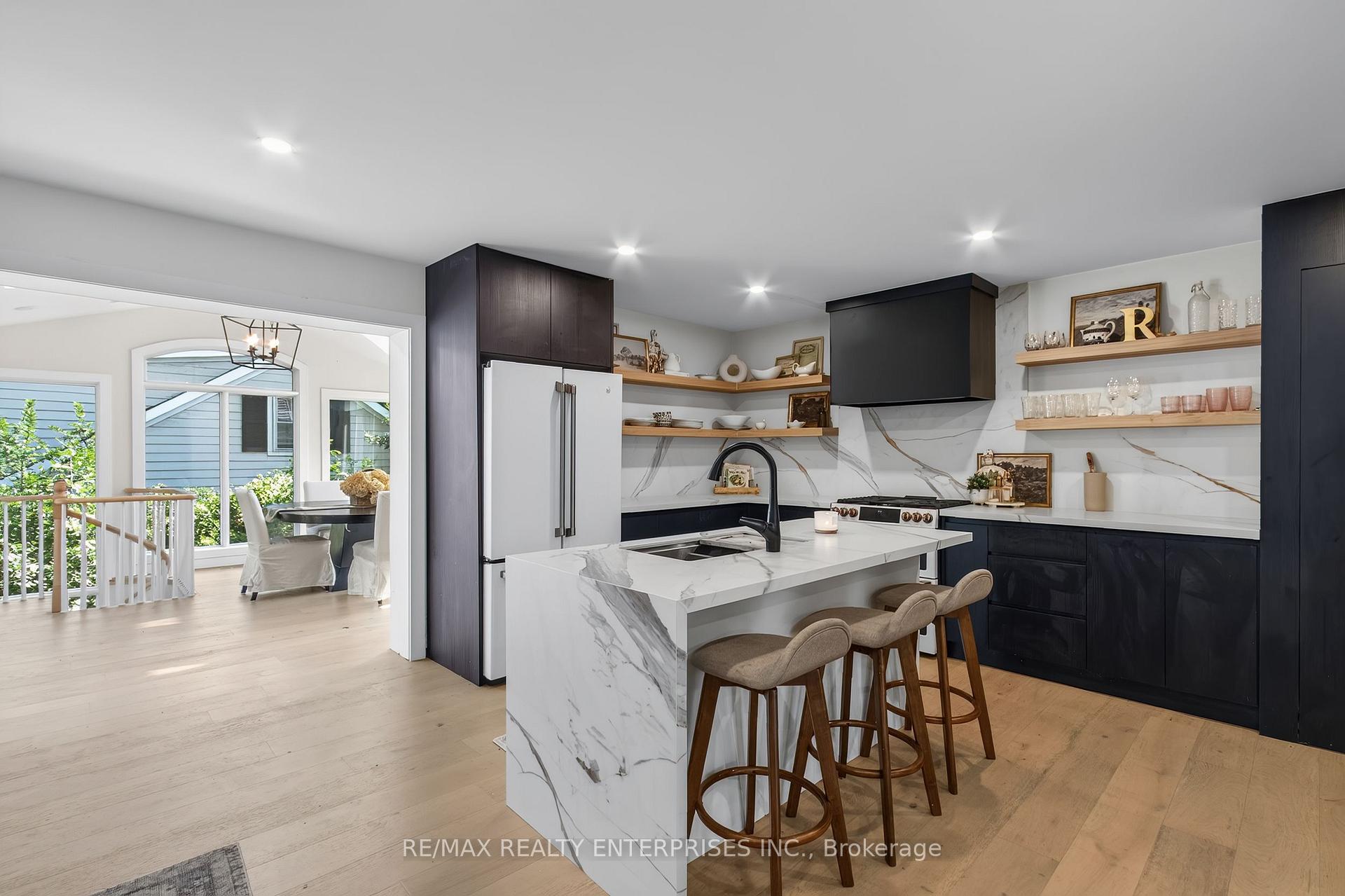 Photo 12 of 551 Cochise Crescent, Mississauga, Lorne Park — HOMEH