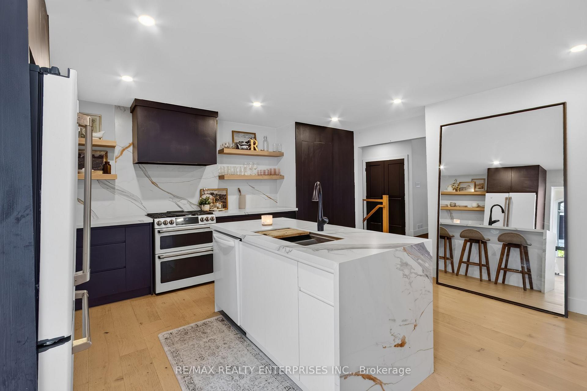Photo 14 of 551 Cochise Crescent, Mississauga, Lorne Park — HOMEH