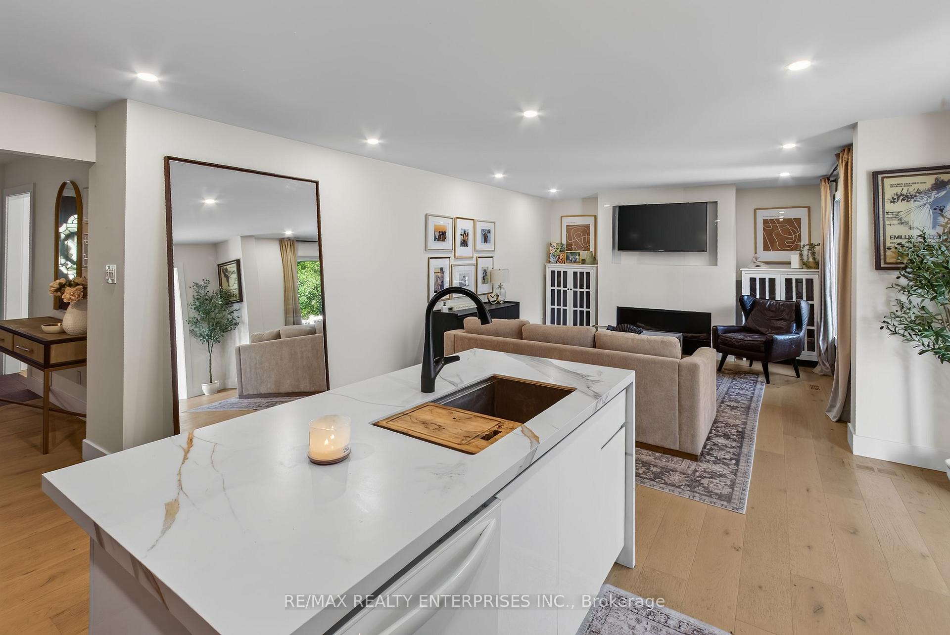 Photo 16 of 551 Cochise Crescent, Mississauga, Lorne Park — HOMEH