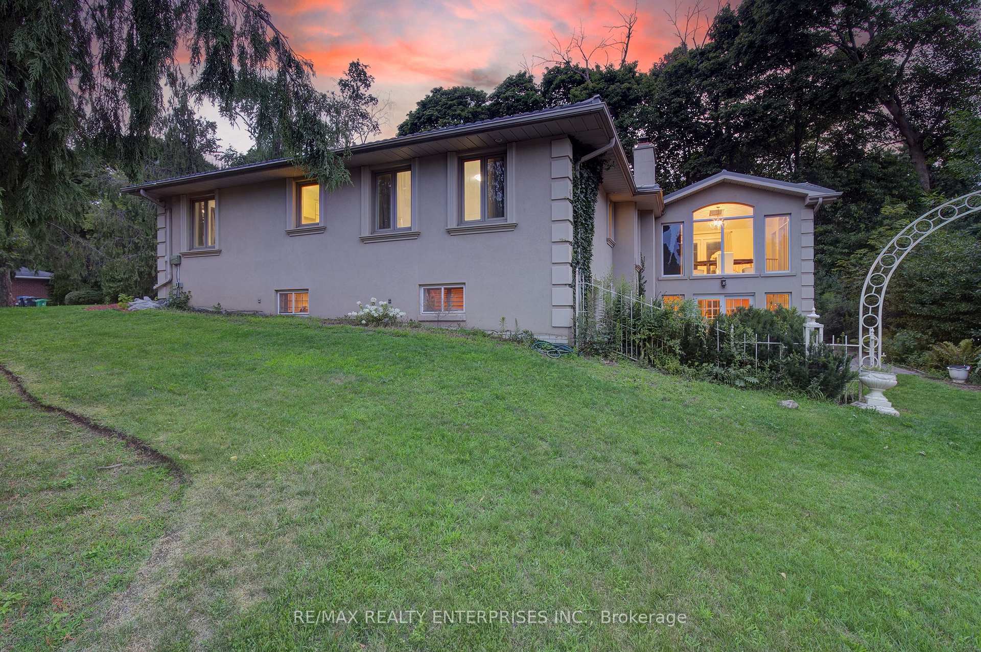 Photo 36 of 551 Cochise Crescent, Mississauga, Lorne Park — HOMEH