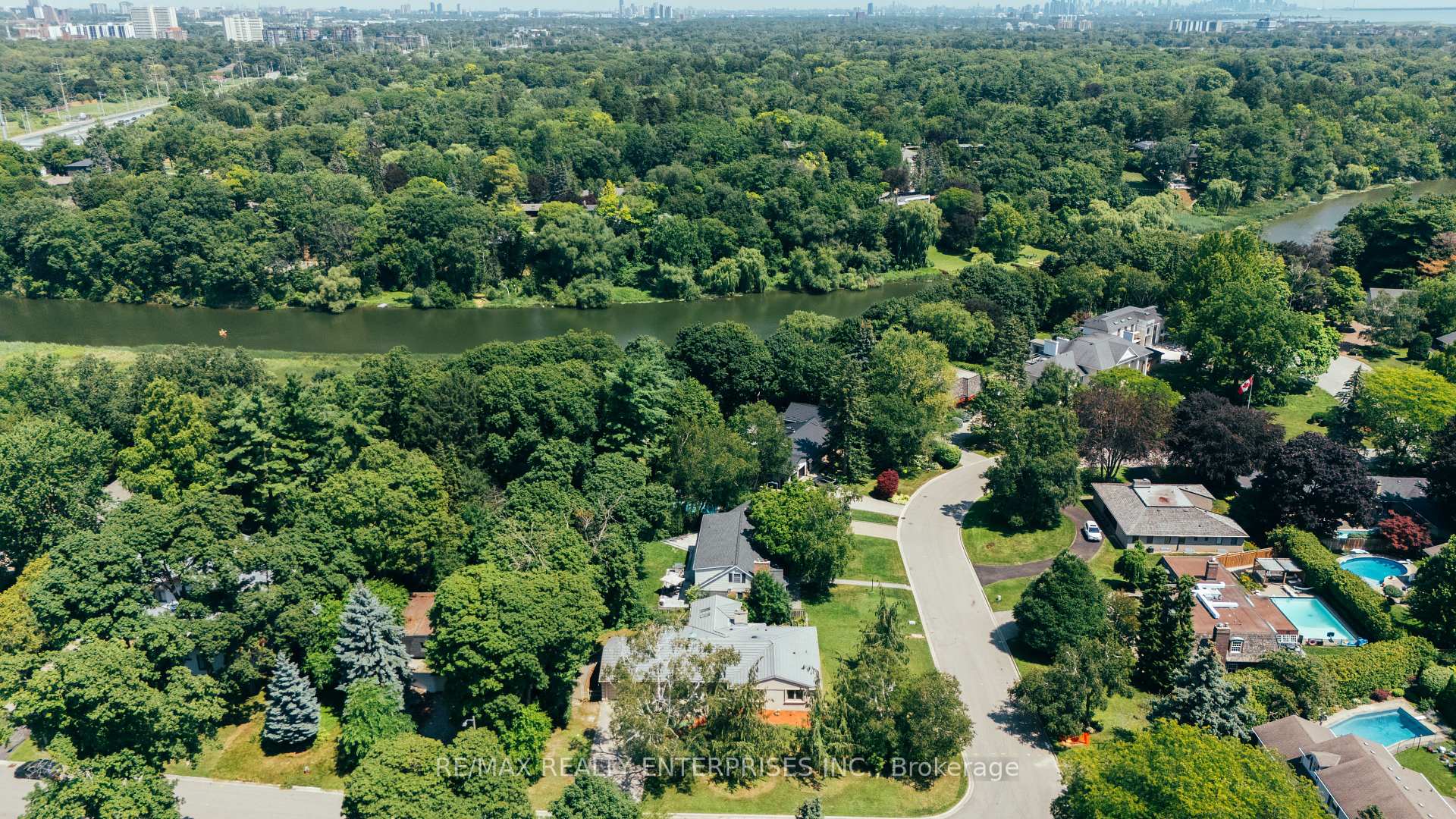 Photo 44 of 551 Cochise Crescent, Mississauga, Lorne Park — HOMEH