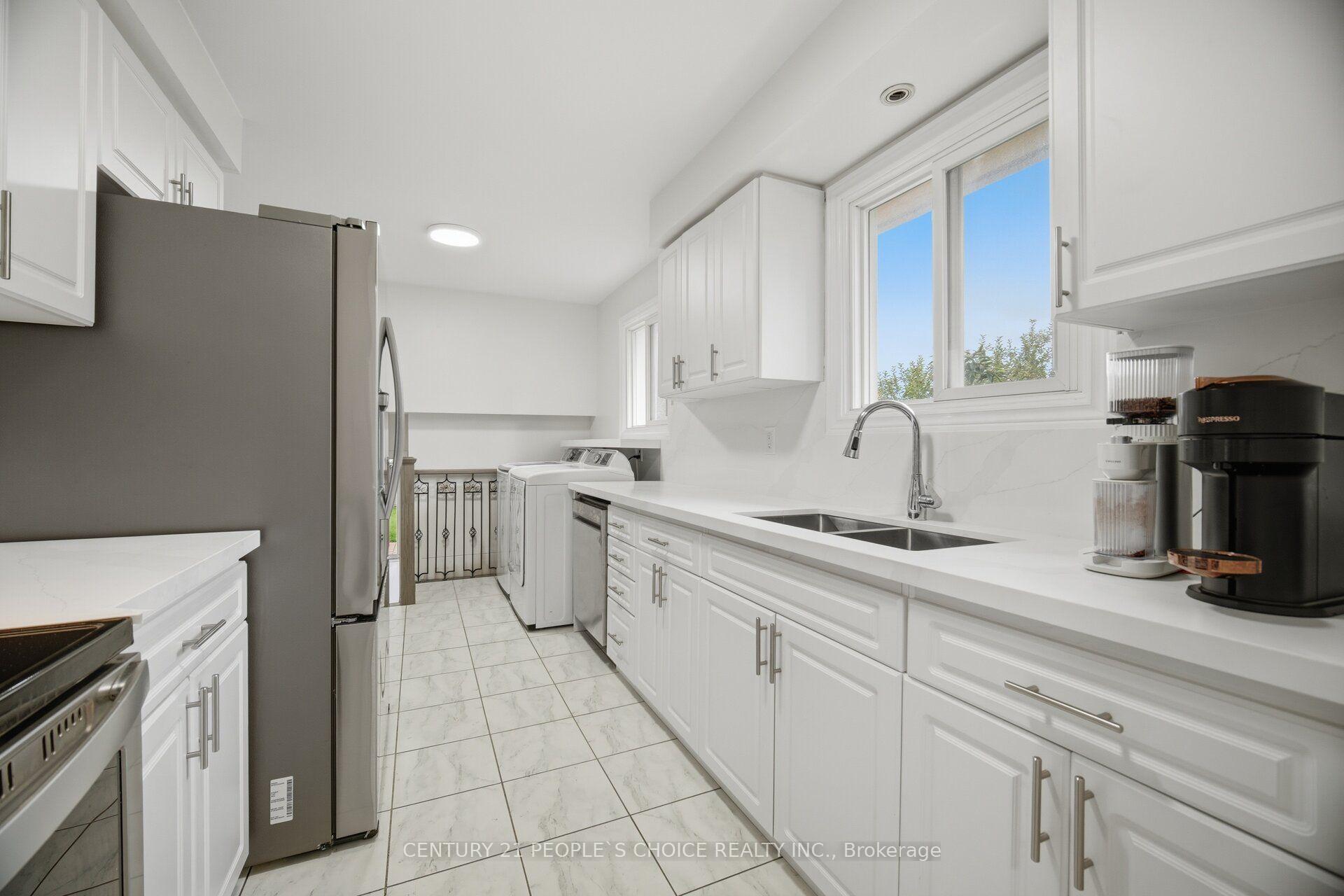 Photo 12 of 578 Cavell Drive, Mississauga, Cooksville — HOMEH