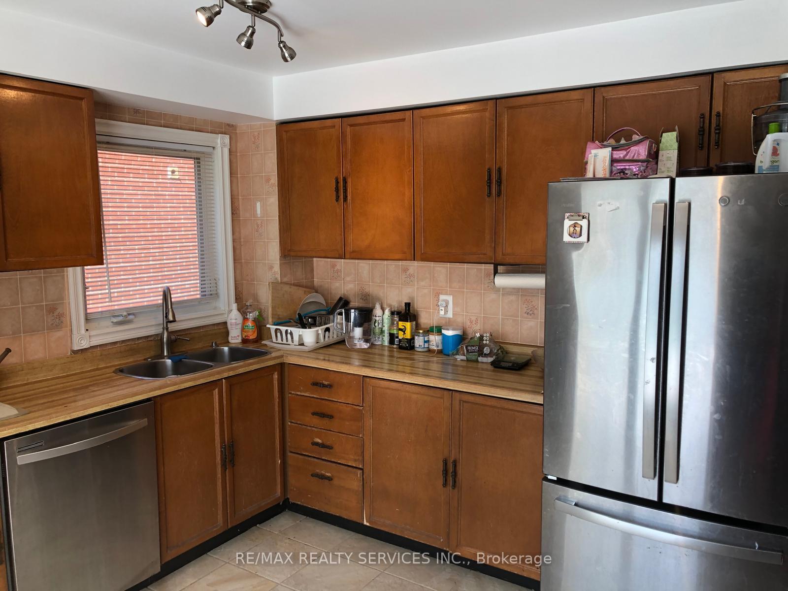 Photo 7 of 5 Nimrod Crescent, Brampton, Westgate — HOMEH