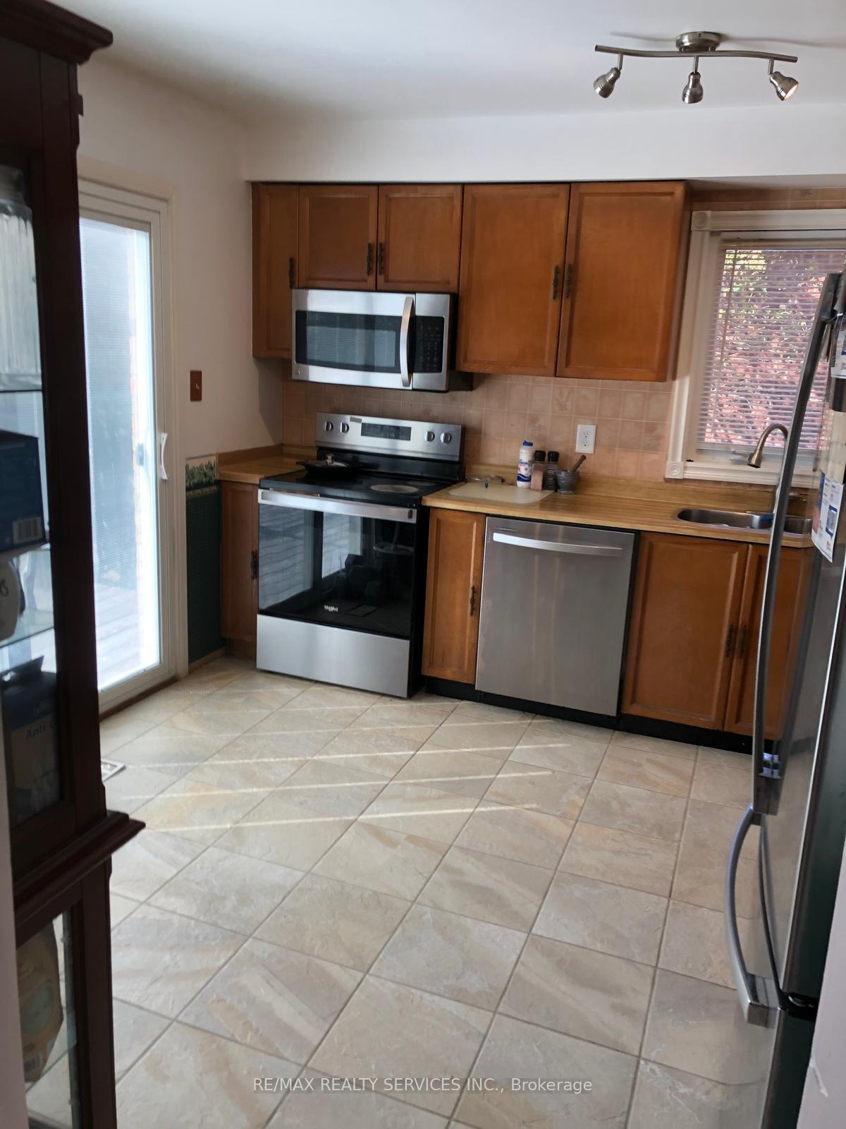 Photo 8 of 5 Nimrod Crescent, Brampton, Westgate — HOMEH