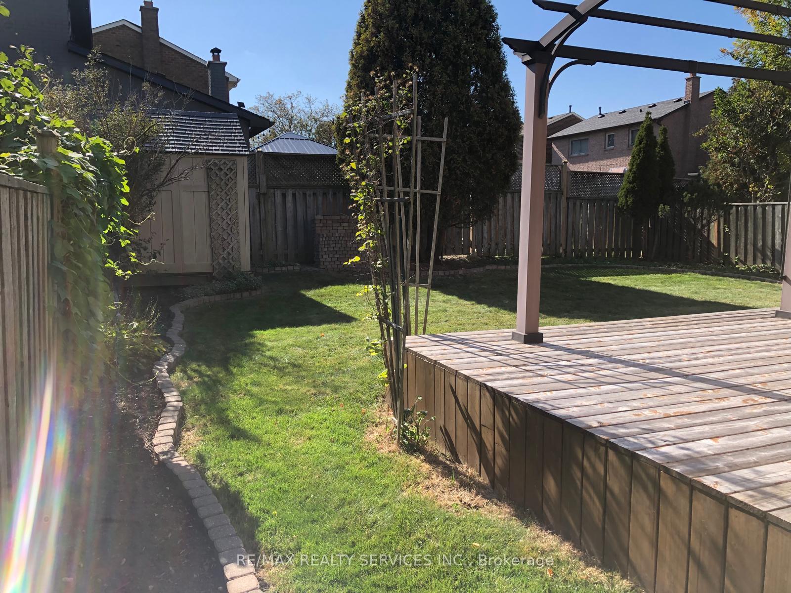 Photo 9 of 5 Nimrod Crescent, Brampton, Westgate — HOMEH