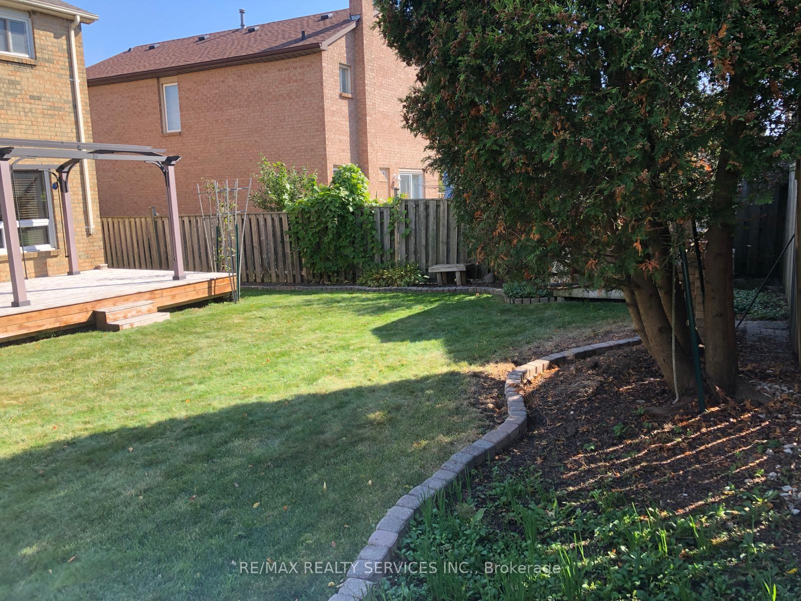 Photo 10 of 5 Nimrod Crescent, Brampton, Westgate — HOMEH