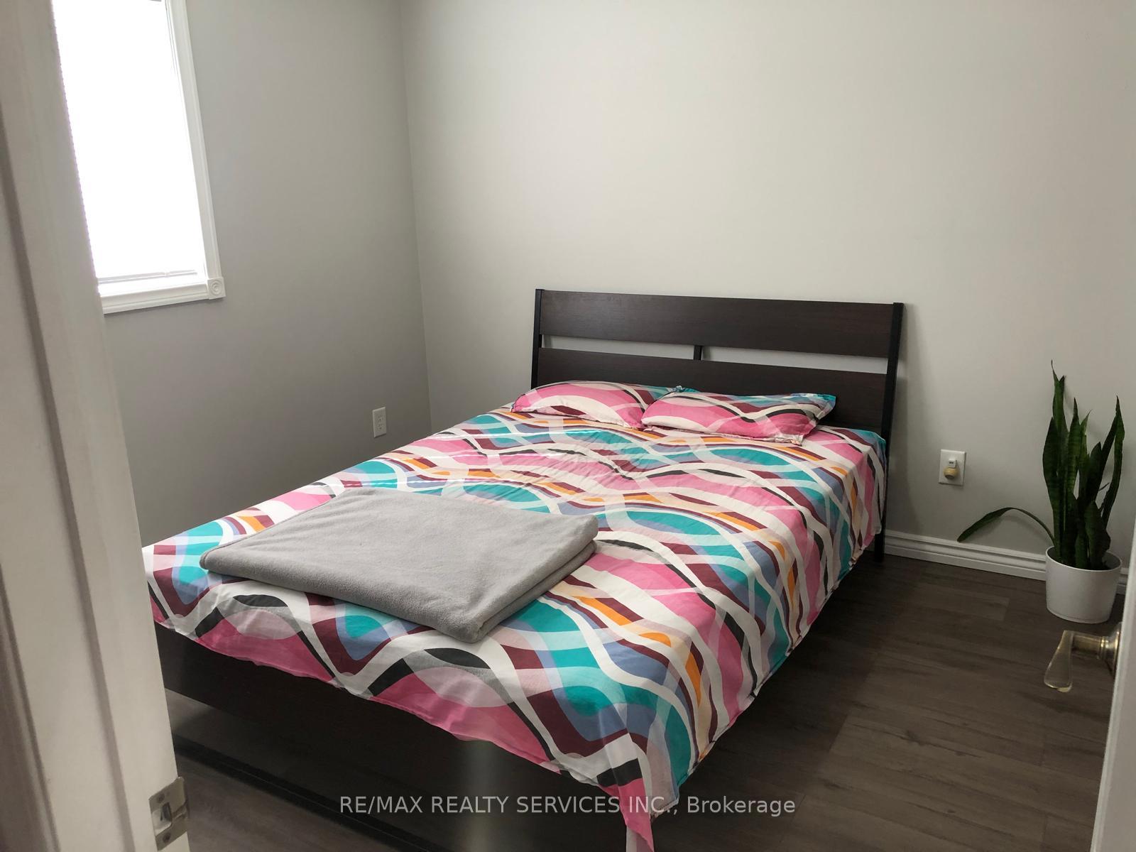 Photo 11 of 5 Nimrod Crescent, Brampton, Westgate — HOMEH