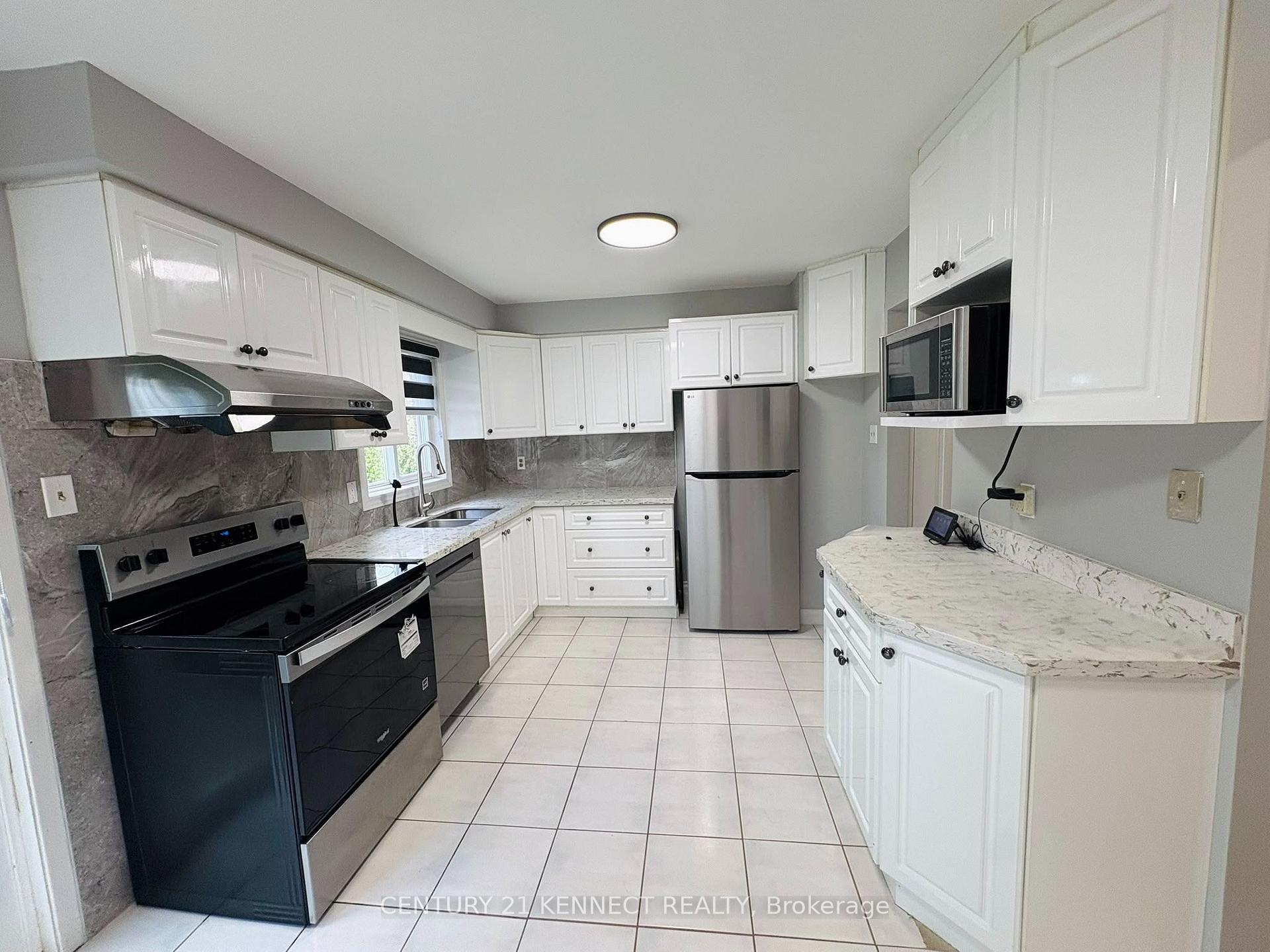 Photo 4 of 68 Larksmere Court, Markham, Milliken Mills West — HOMEH