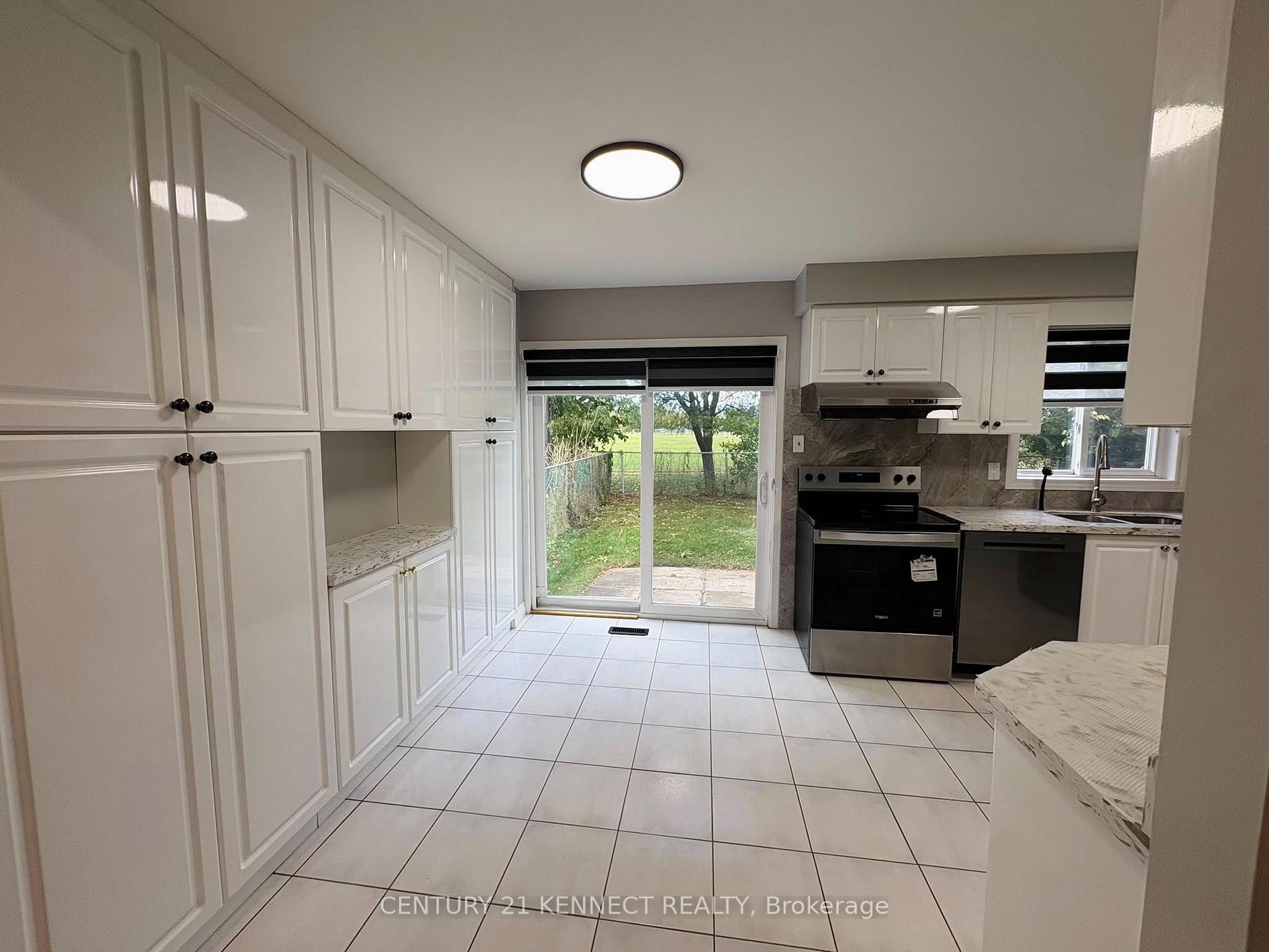 Photo 6 of 68 Larksmere Court, Markham, Milliken Mills West — HOMEH