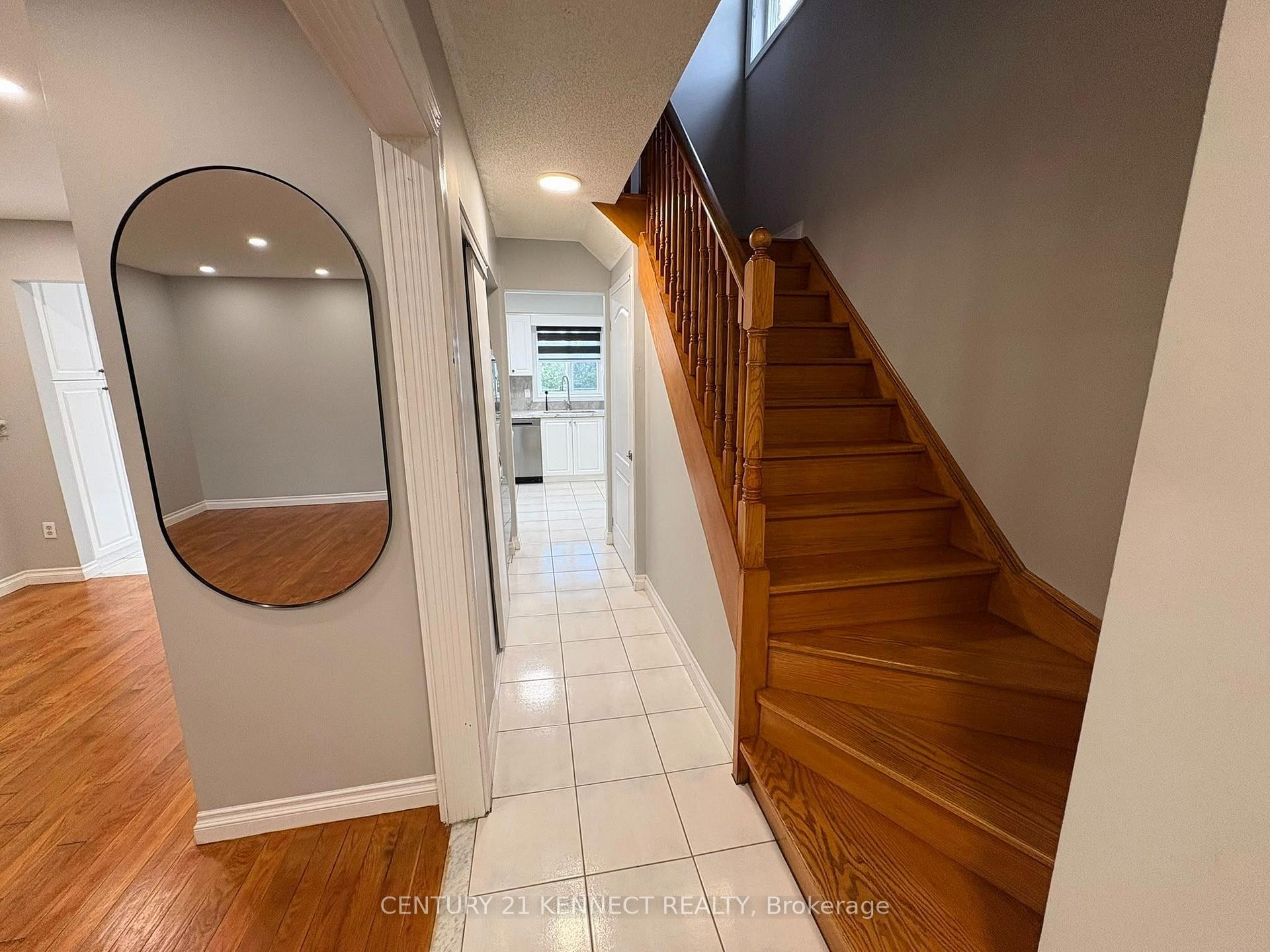 Photo 8 of 68 Larksmere Court, Markham, Milliken Mills West — HOMEH