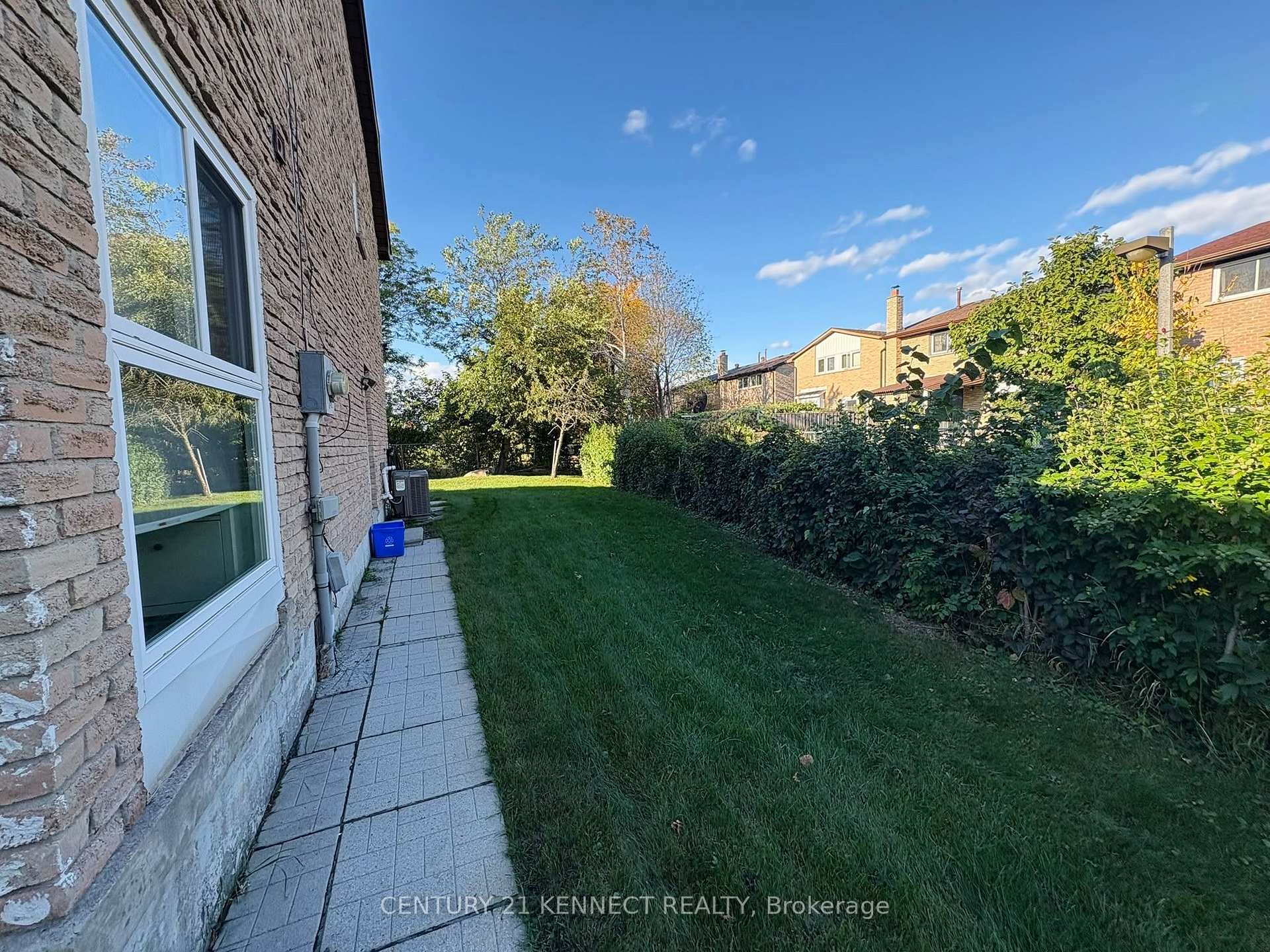 Photo 17 of 68 Larksmere Court, Markham, Milliken Mills West — HOMEH