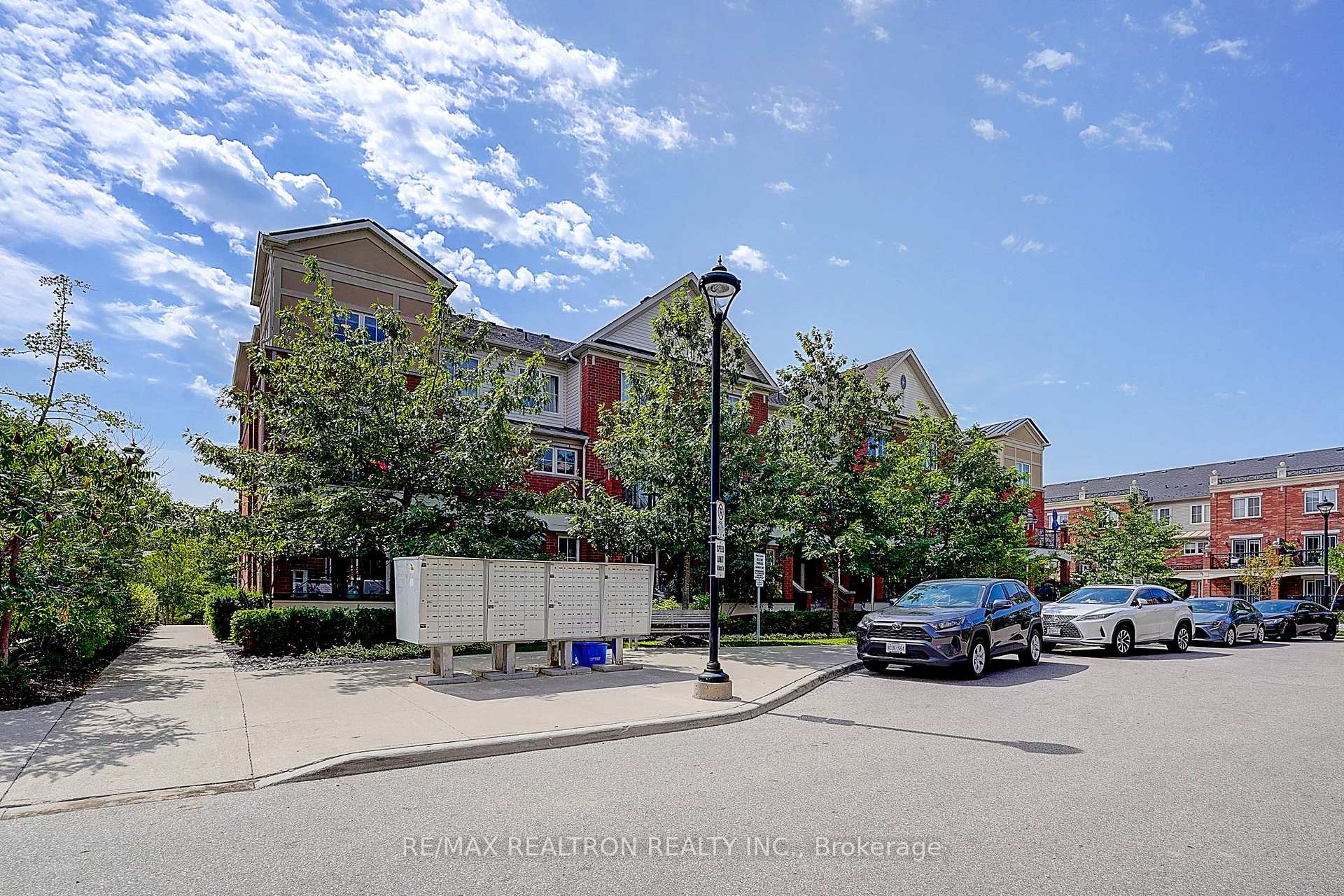 Photo 3 of Unit 16, 2492 Post Road, Oakville, River Oaks — HOMEH
