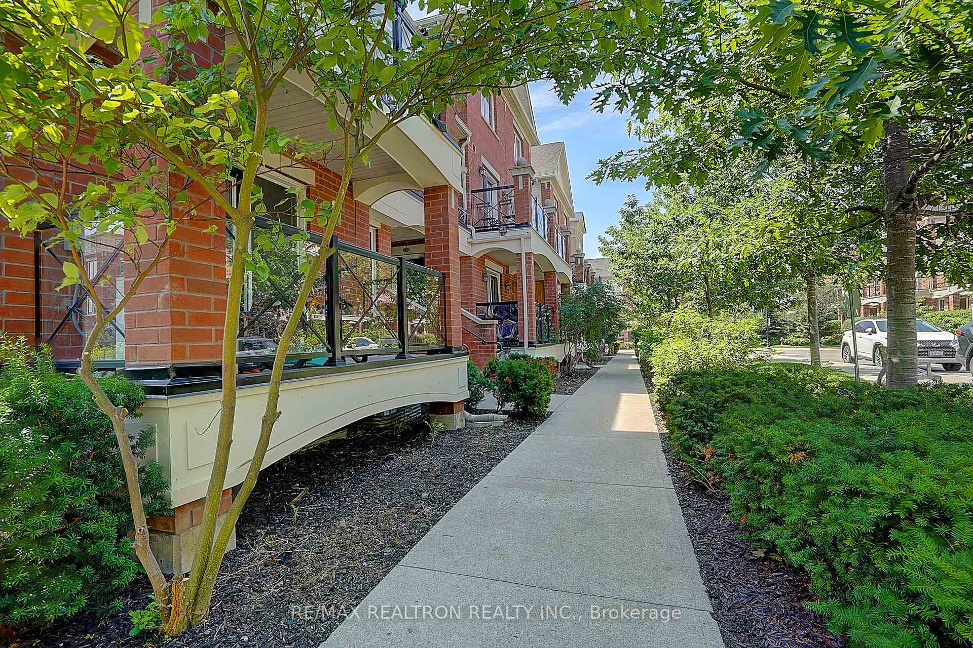 Photo 4 of Unit 16, 2492 Post Road, Oakville, River Oaks — HOMEH