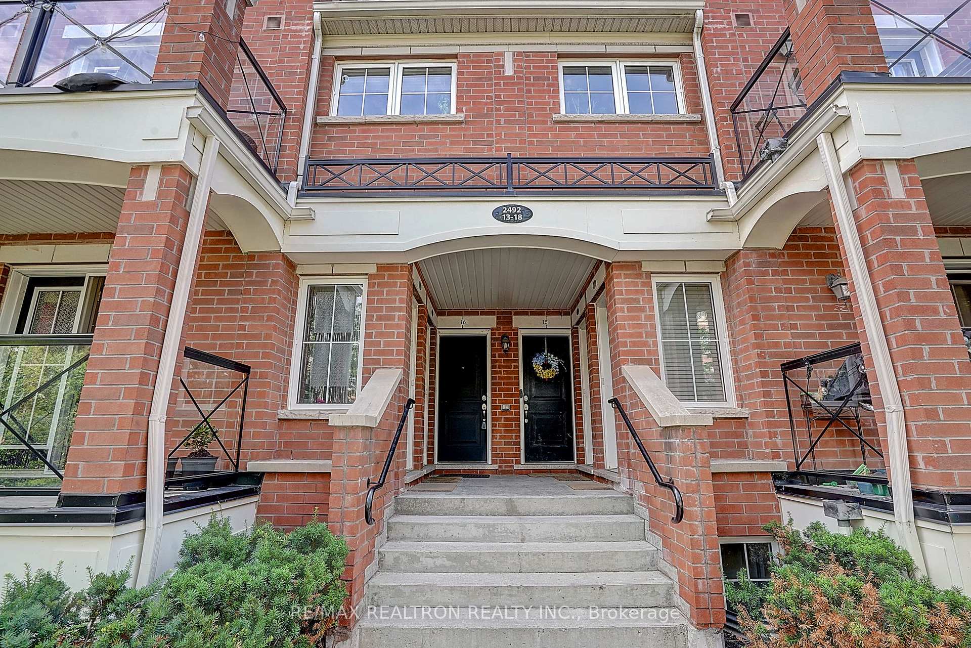 Photo 5 of Unit 16, 2492 Post Road, Oakville, River Oaks — HOMEH