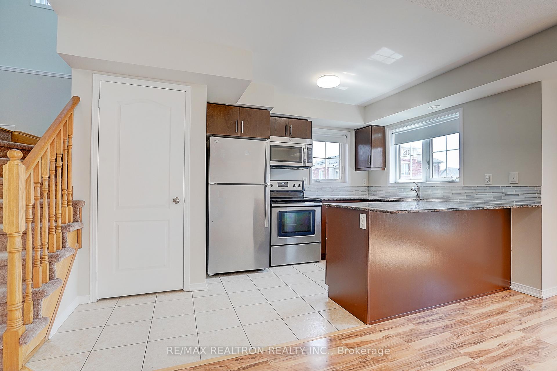 Photo 6 of Unit 16, 2492 Post Road, Oakville, River Oaks — HOMEH