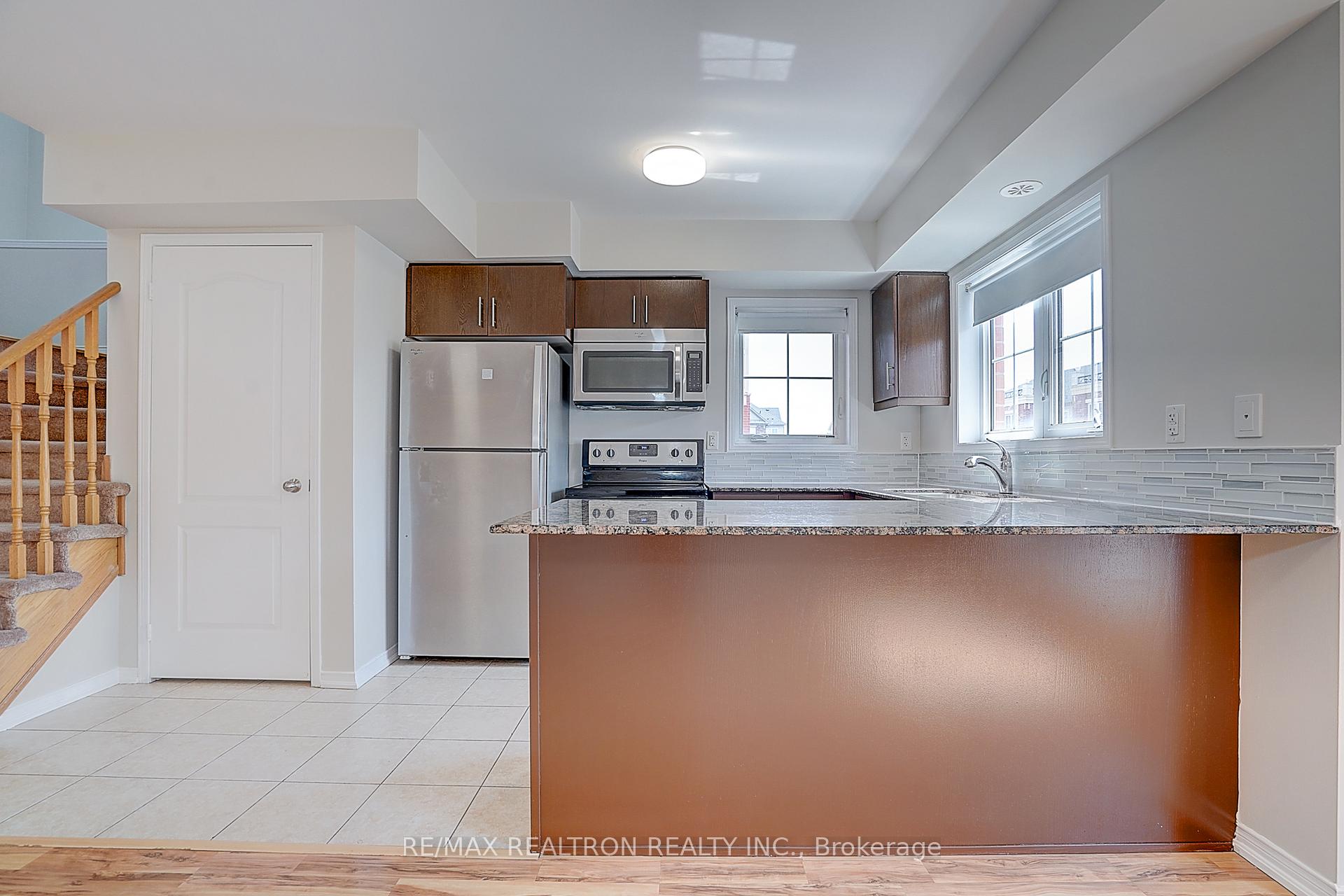Photo 8 of Unit 16, 2492 Post Road, Oakville, River Oaks — HOMEH