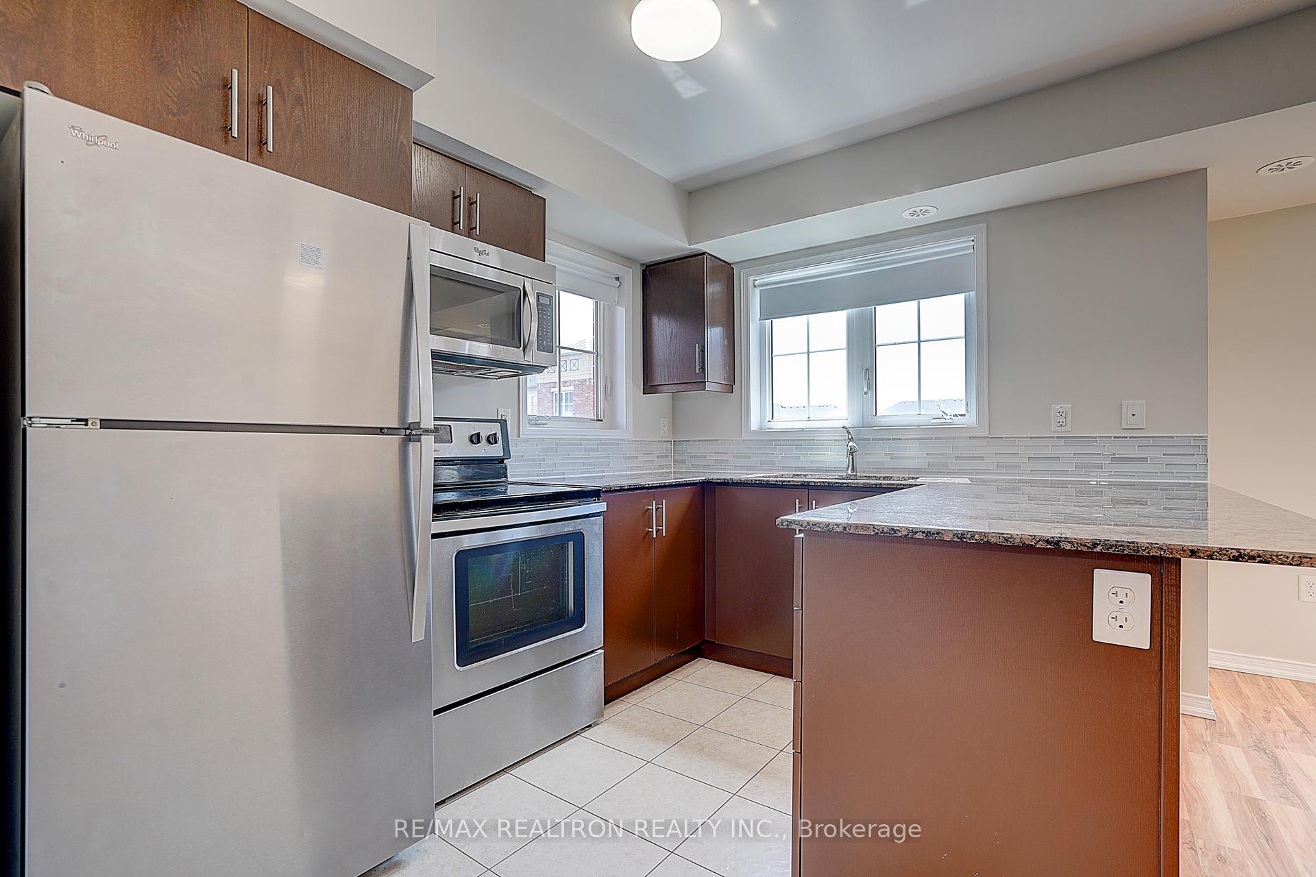 Photo 9 of Unit 16, 2492 Post Road, Oakville, River Oaks — HOMEH