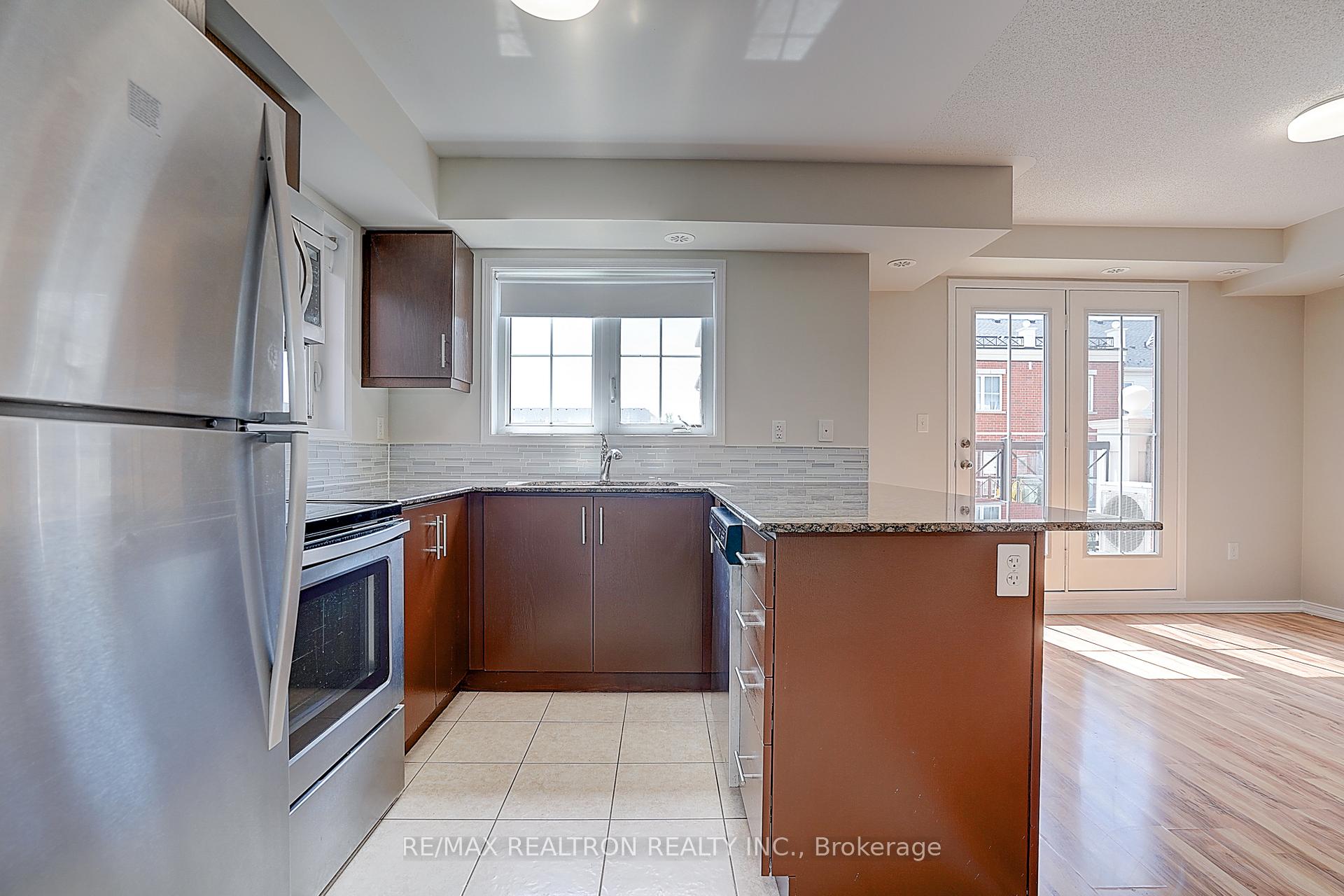 Photo 10 of Unit 16, 2492 Post Road, Oakville, River Oaks — HOMEH