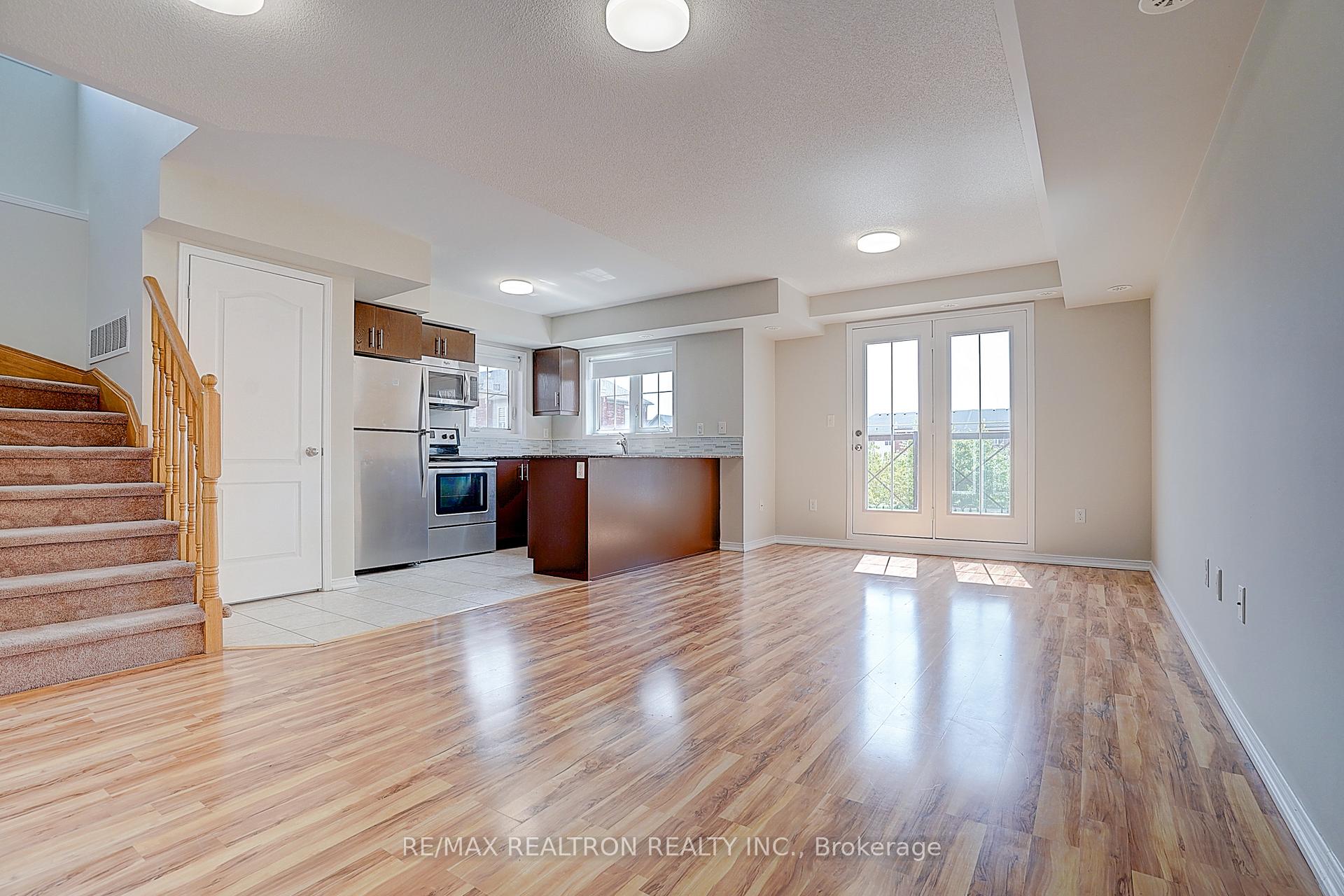 Photo 11 of Unit 16, 2492 Post Road, Oakville, River Oaks — HOMEH