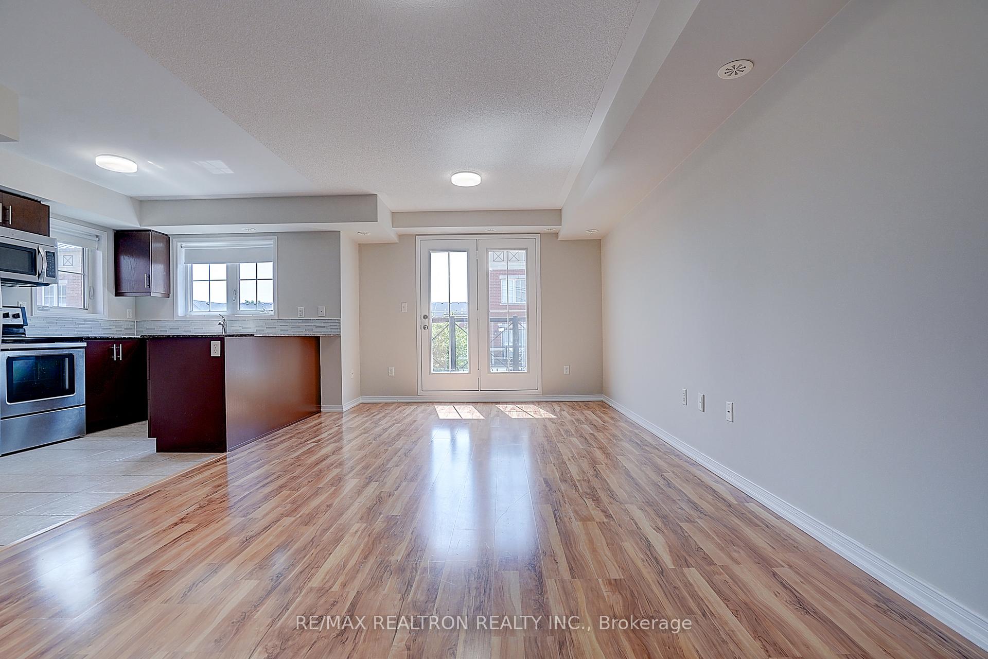 Photo 12 of Unit 16, 2492 Post Road, Oakville, River Oaks — HOMEH