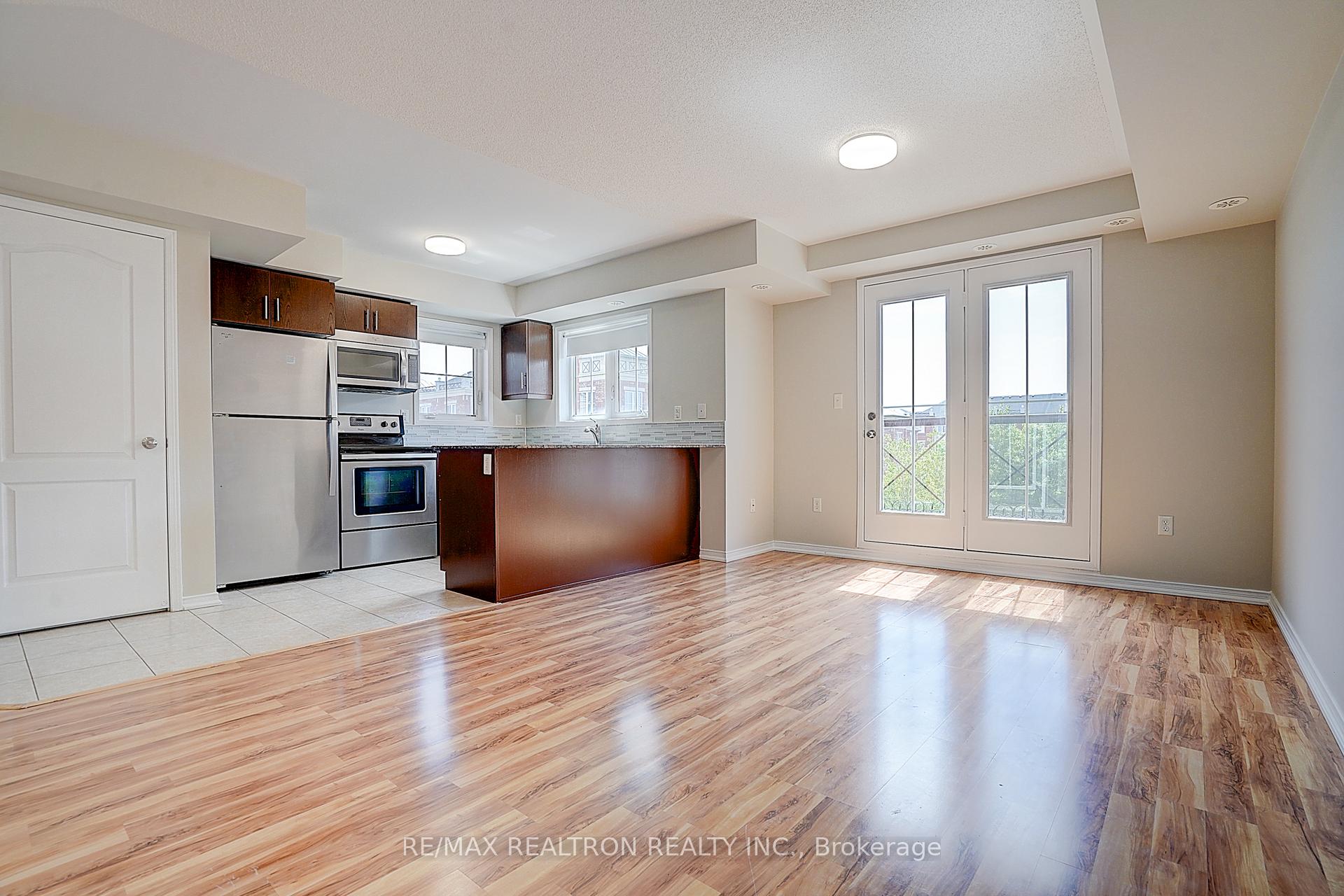 Photo 13 of Unit 16, 2492 Post Road, Oakville, River Oaks — HOMEH