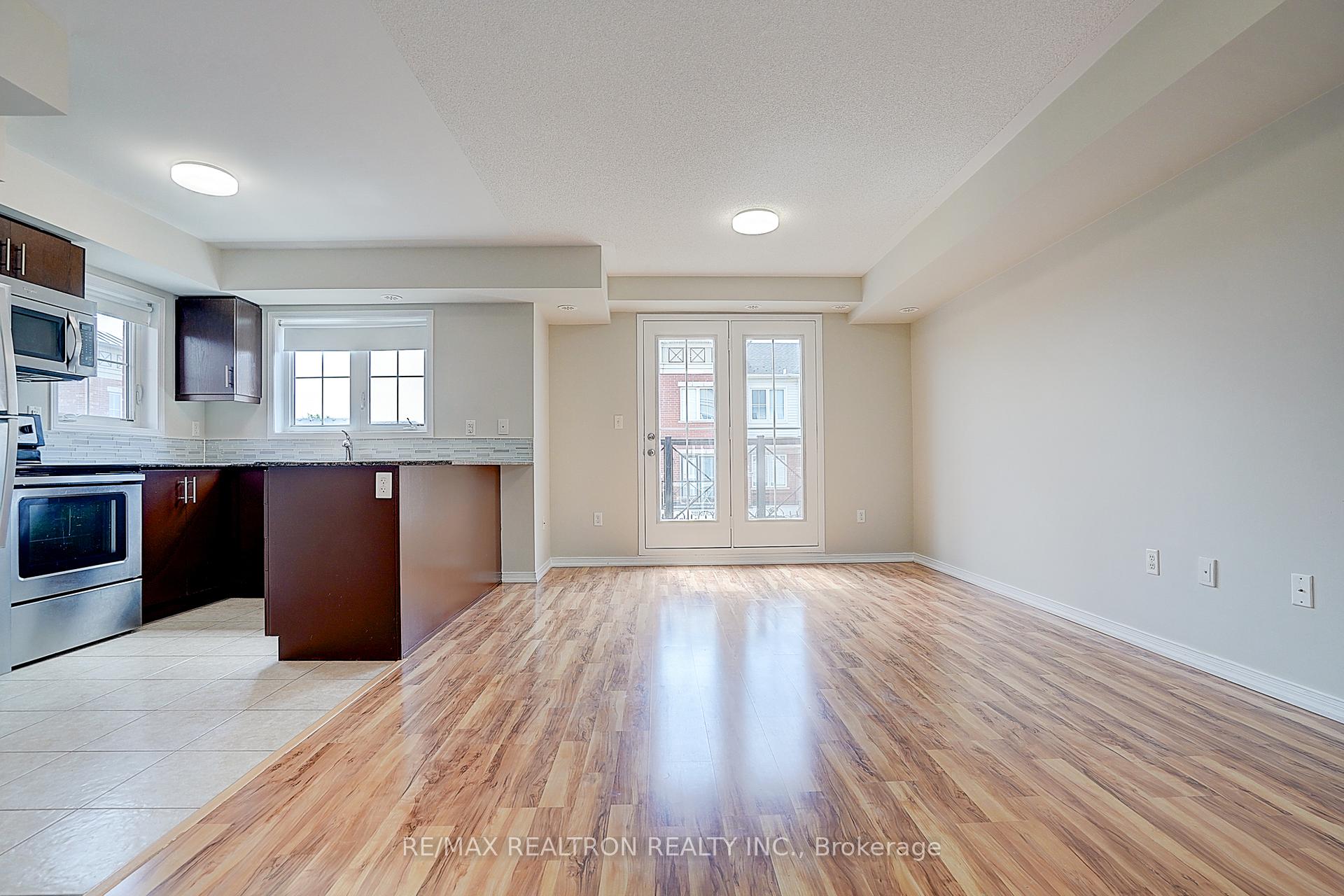 Photo 14 of Unit 16, 2492 Post Road, Oakville, River Oaks — HOMEH