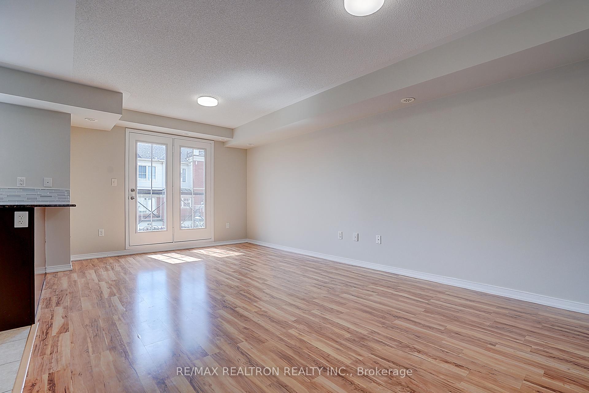 Photo 15 of Unit 16, 2492 Post Road, Oakville, River Oaks — HOMEH