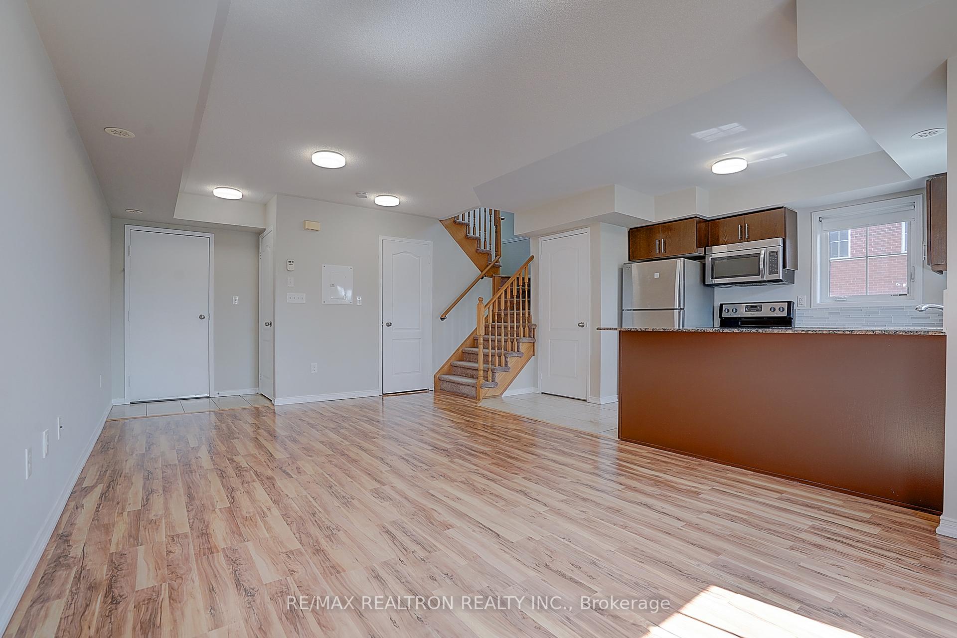 Photo 16 of Unit 16, 2492 Post Road, Oakville, River Oaks — HOMEH