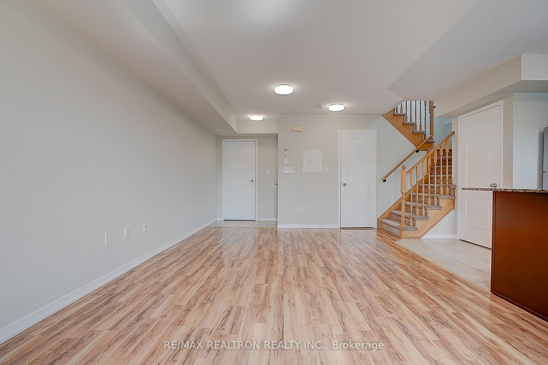 Photo 17 of Unit 16, 2492 Post Road, Oakville, River Oaks — HOMEH