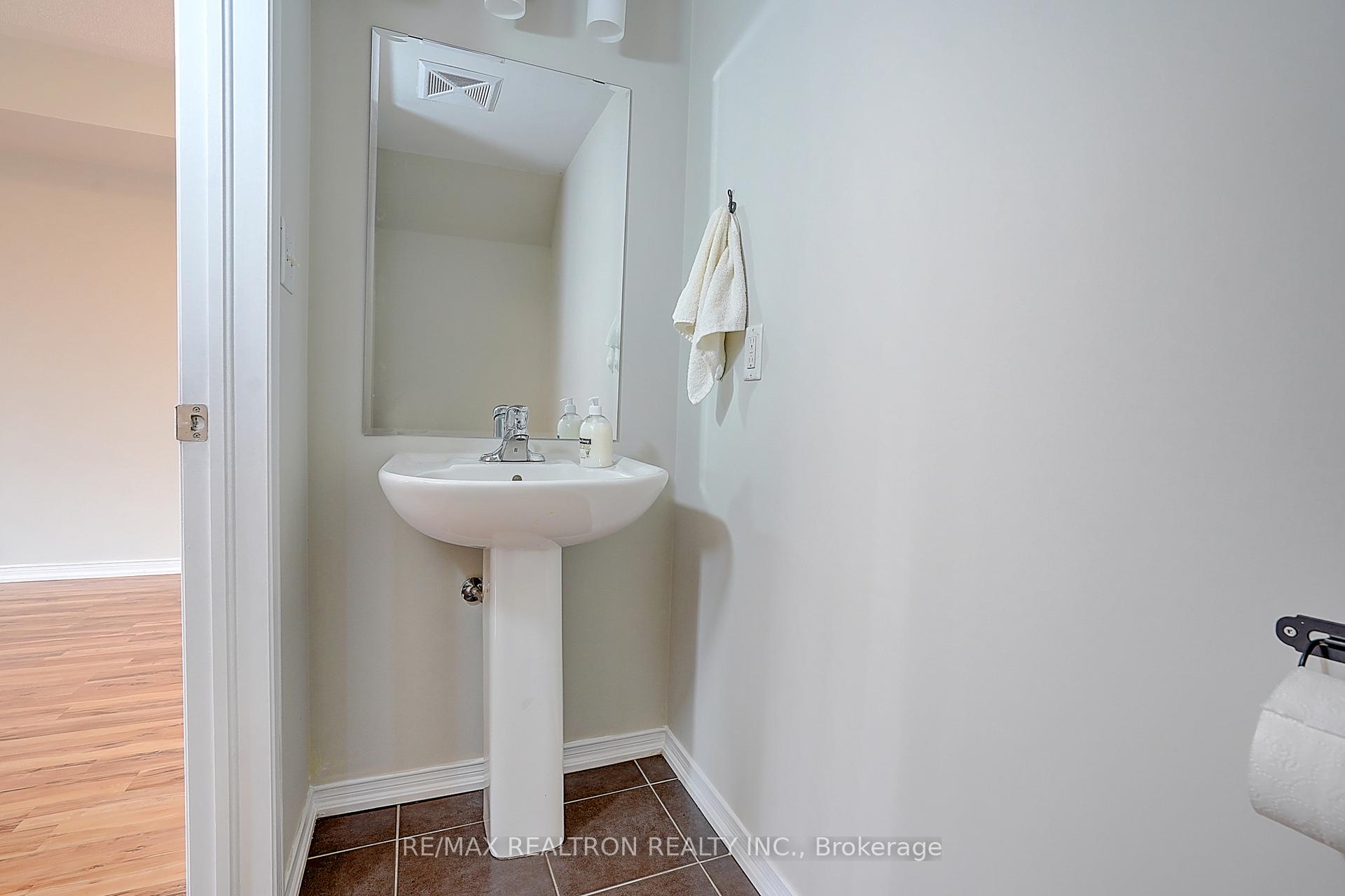 Photo 26 of Unit 16, 2492 Post Road, Oakville, River Oaks — HOMEH