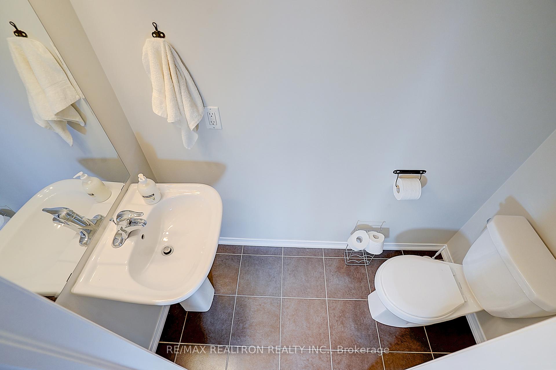 Photo 27 of Unit 16, 2492 Post Road, Oakville, River Oaks — HOMEH